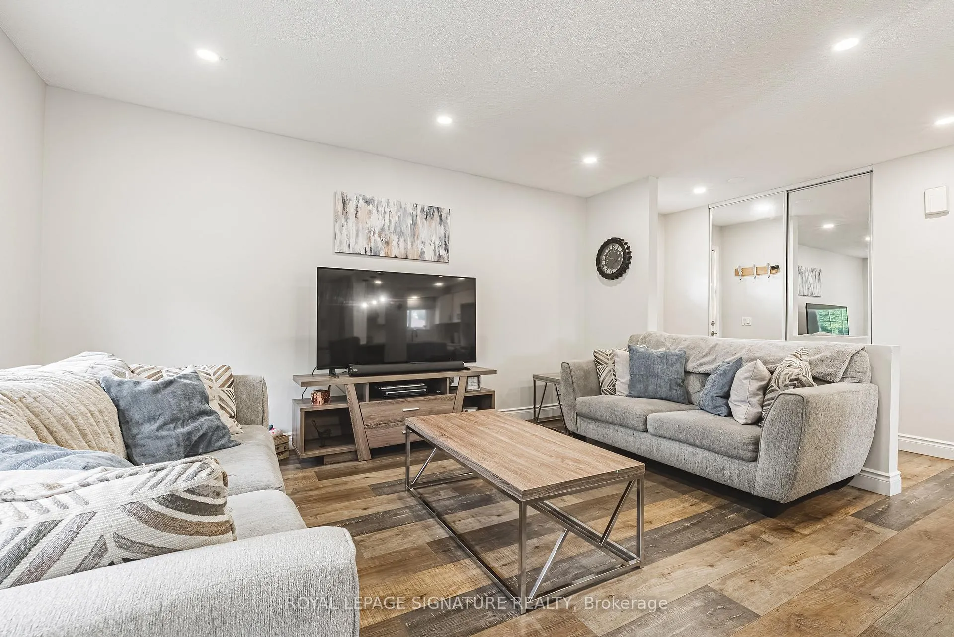 Photo 15 of 16 Apex Court, Hamilton, Stoney Creek — HOMEH
