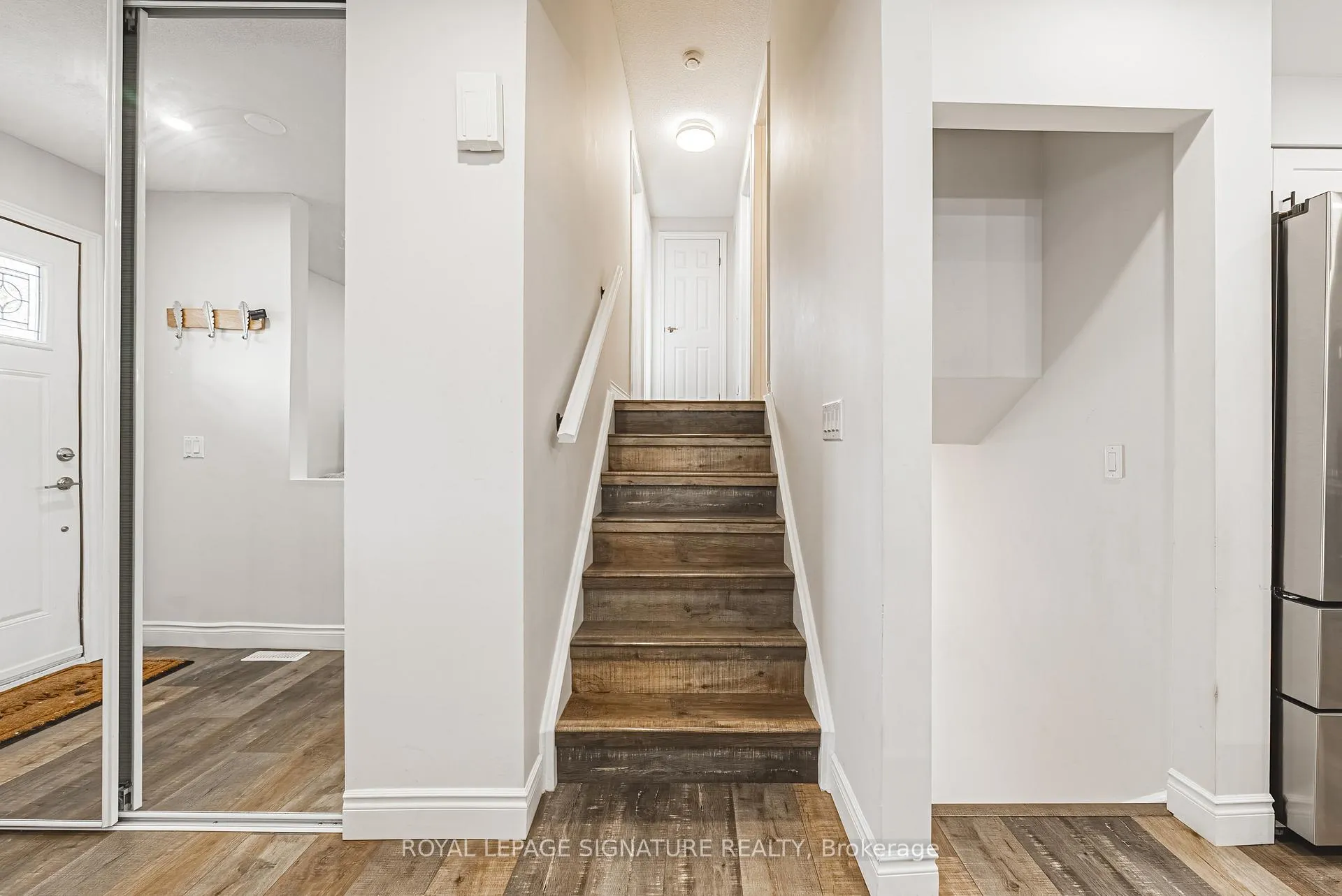 Photo 16 of 16 Apex Court, Hamilton, Stoney Creek — HOMEH