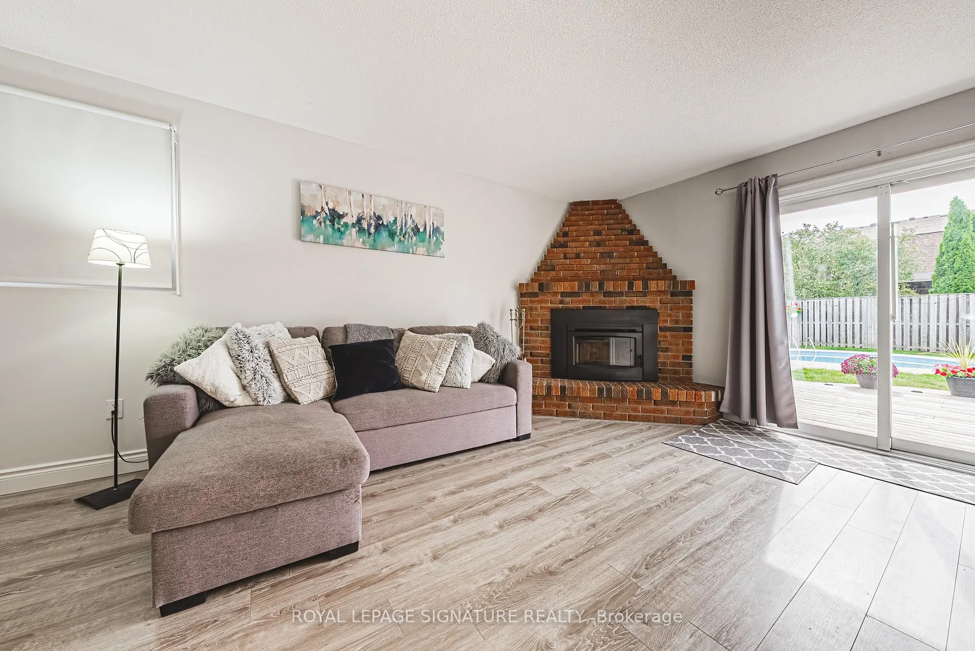 Photo 24 of 16 Apex Court, Hamilton, Stoney Creek — HOMEH