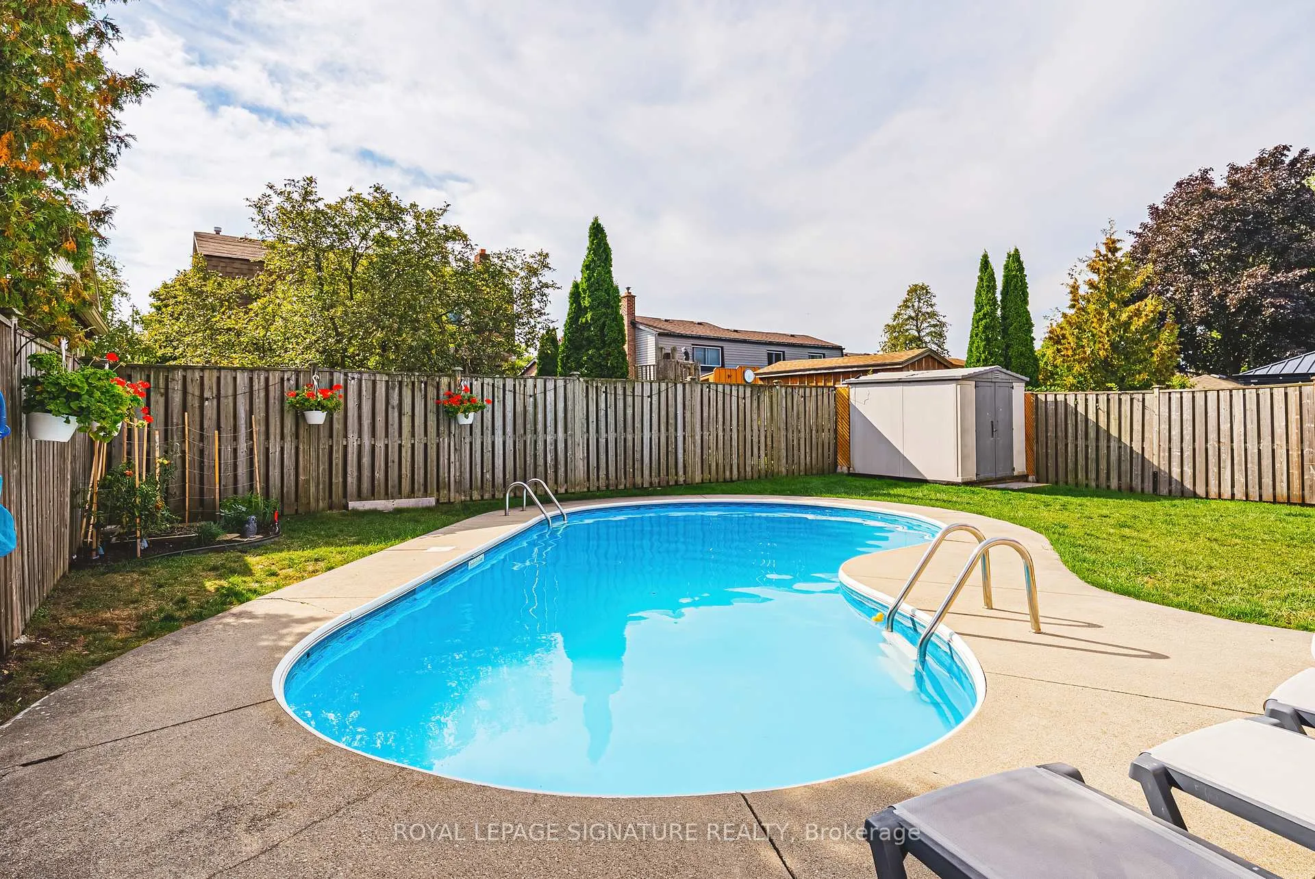 Photo 32 of 16 Apex Court, Hamilton, Stoney Creek — HOMEH