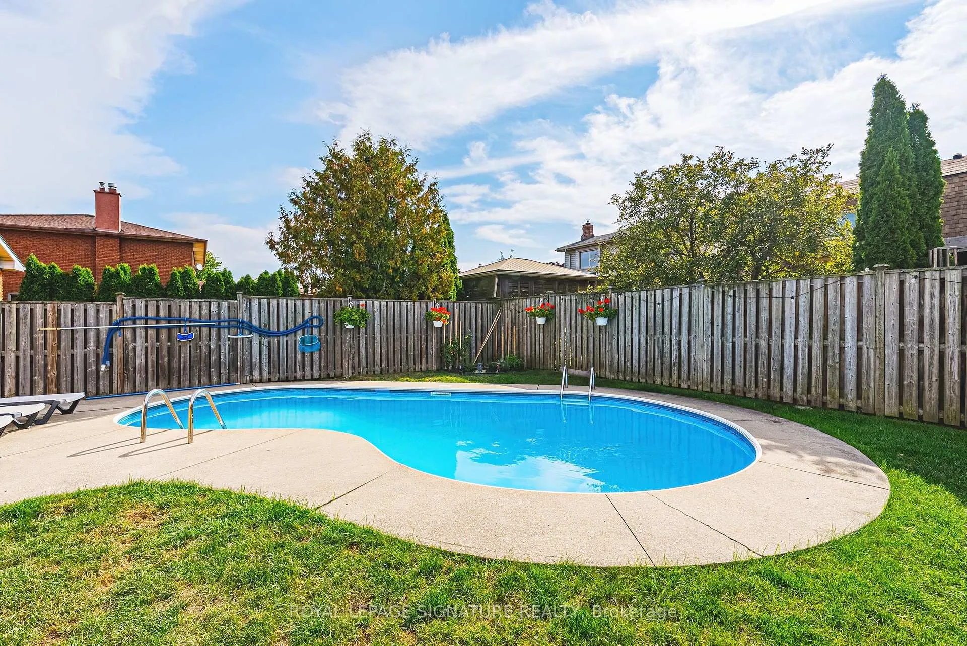 Photo 33 of 16 Apex Court, Hamilton, Stoney Creek — HOMEH