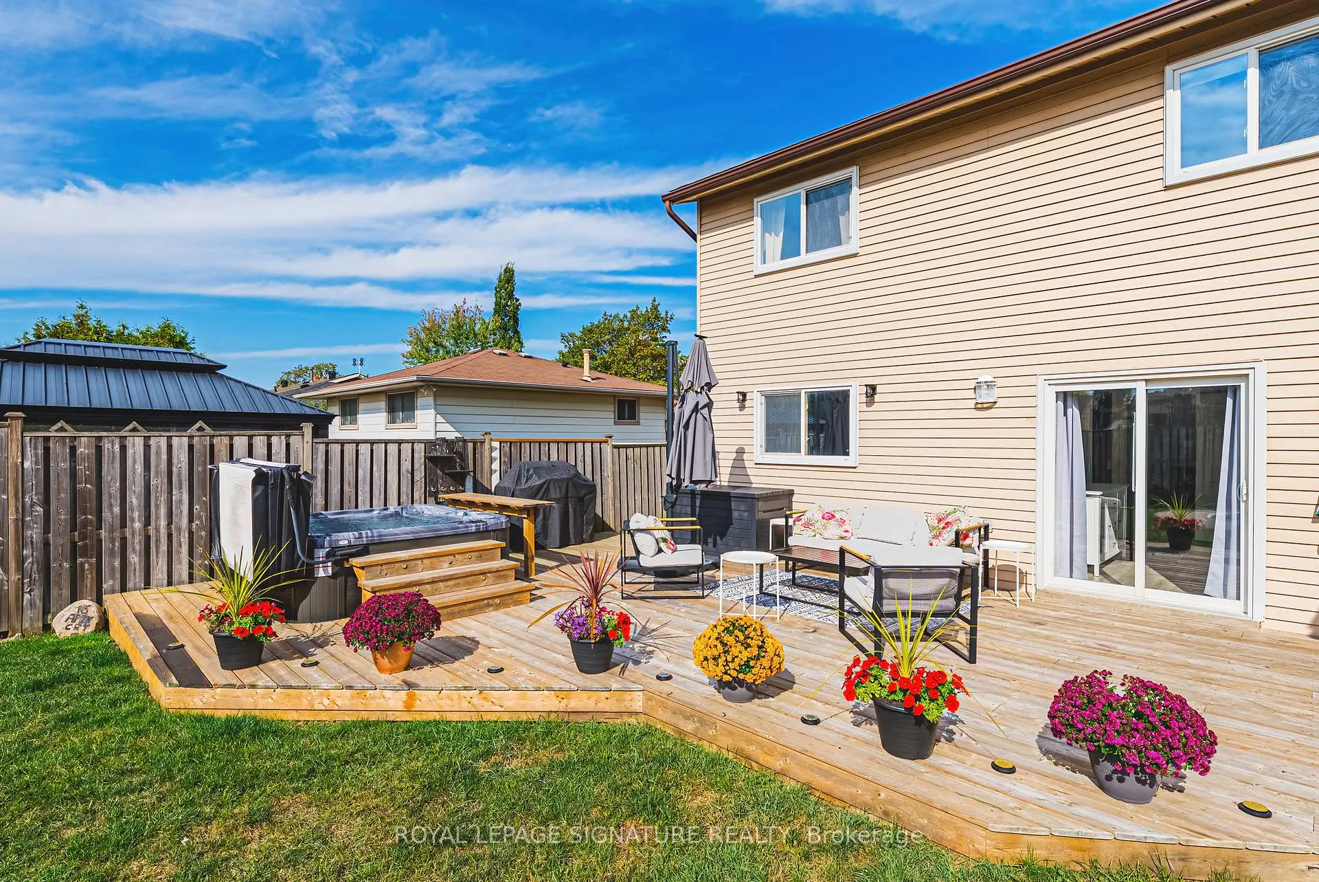 Photo 34 of 16 Apex Court, Hamilton, Stoney Creek — HOMEH