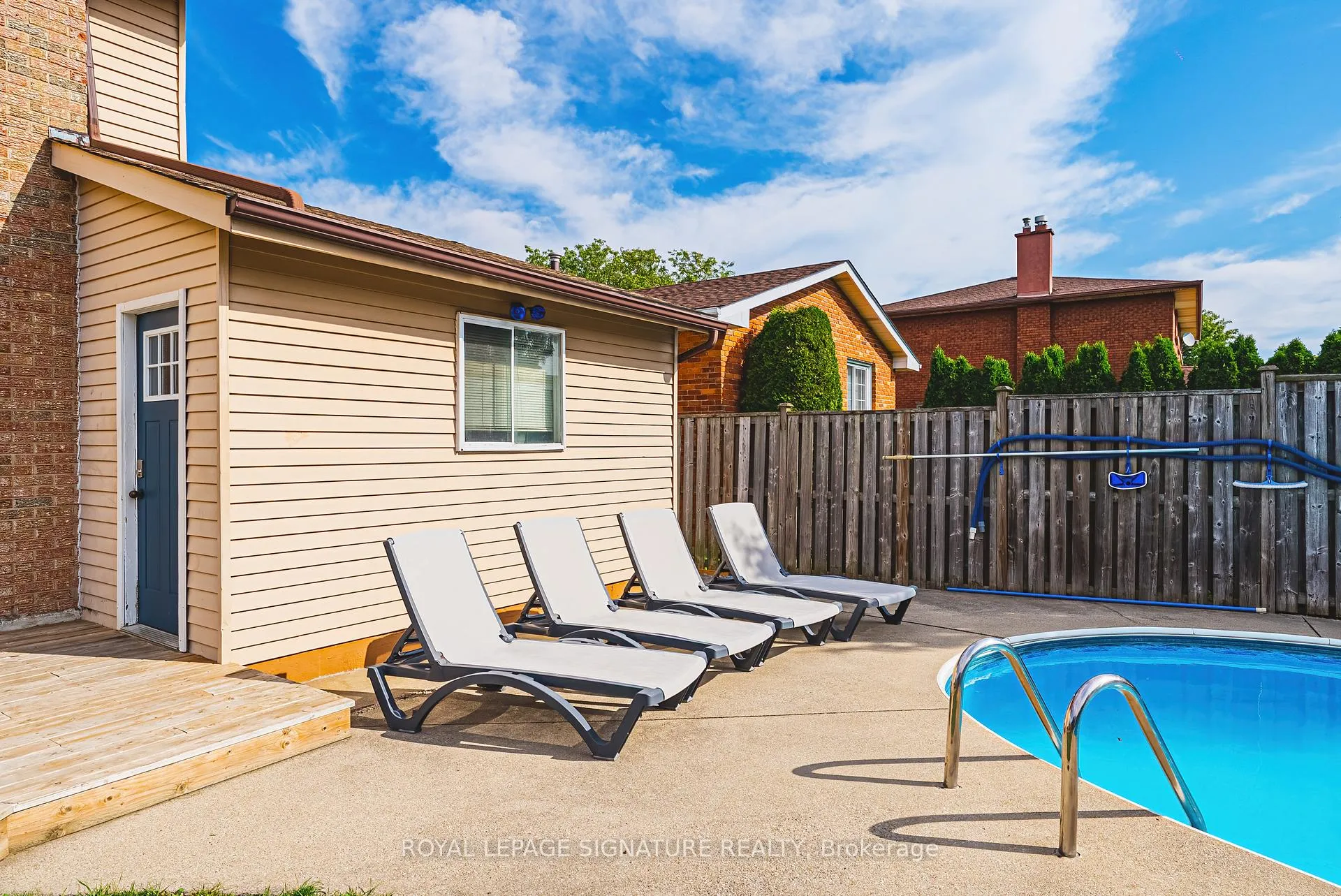 Photo 35 of 16 Apex Court, Hamilton, Stoney Creek — HOMEH