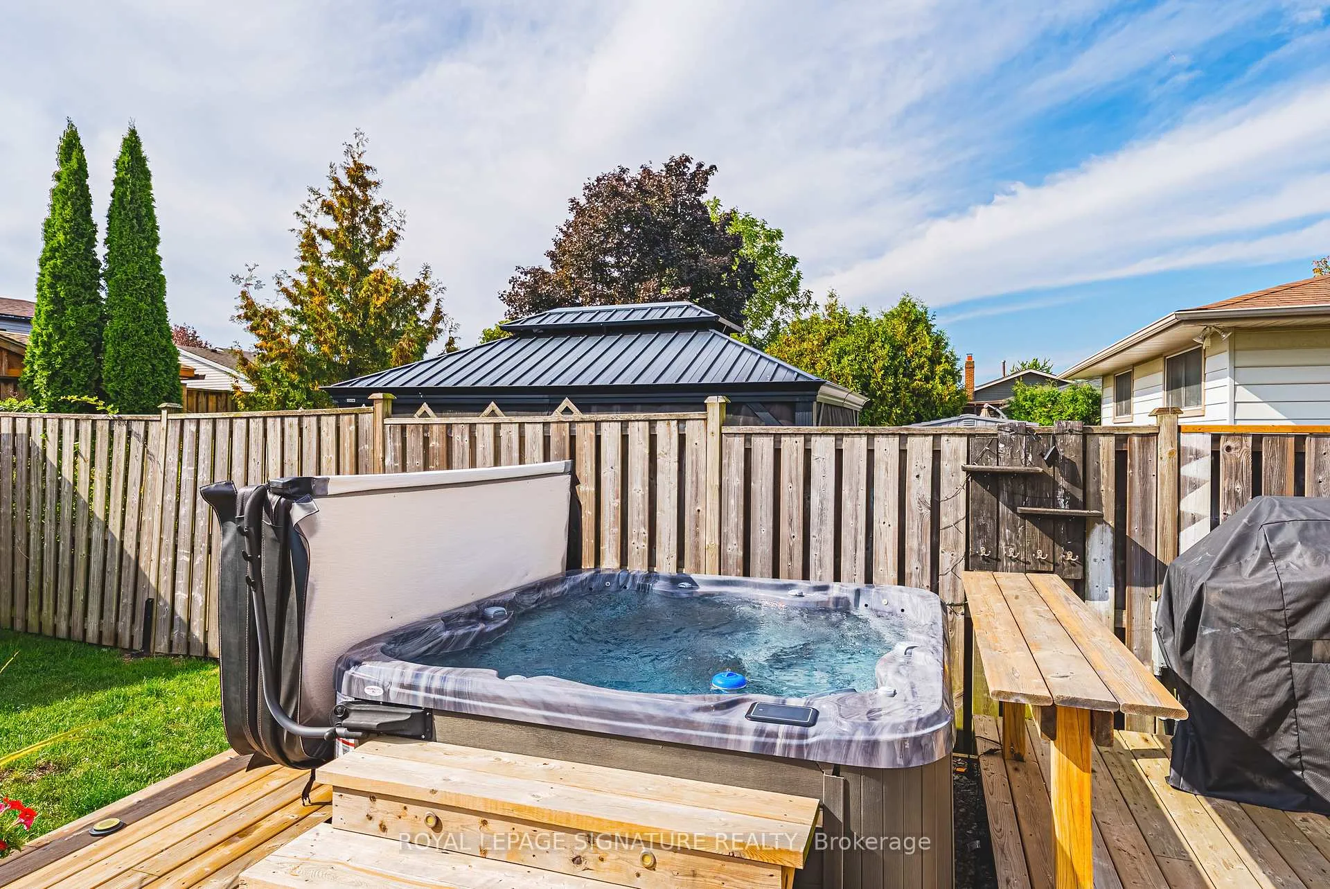 Photo 36 of 16 Apex Court, Hamilton, Stoney Creek — HOMEH