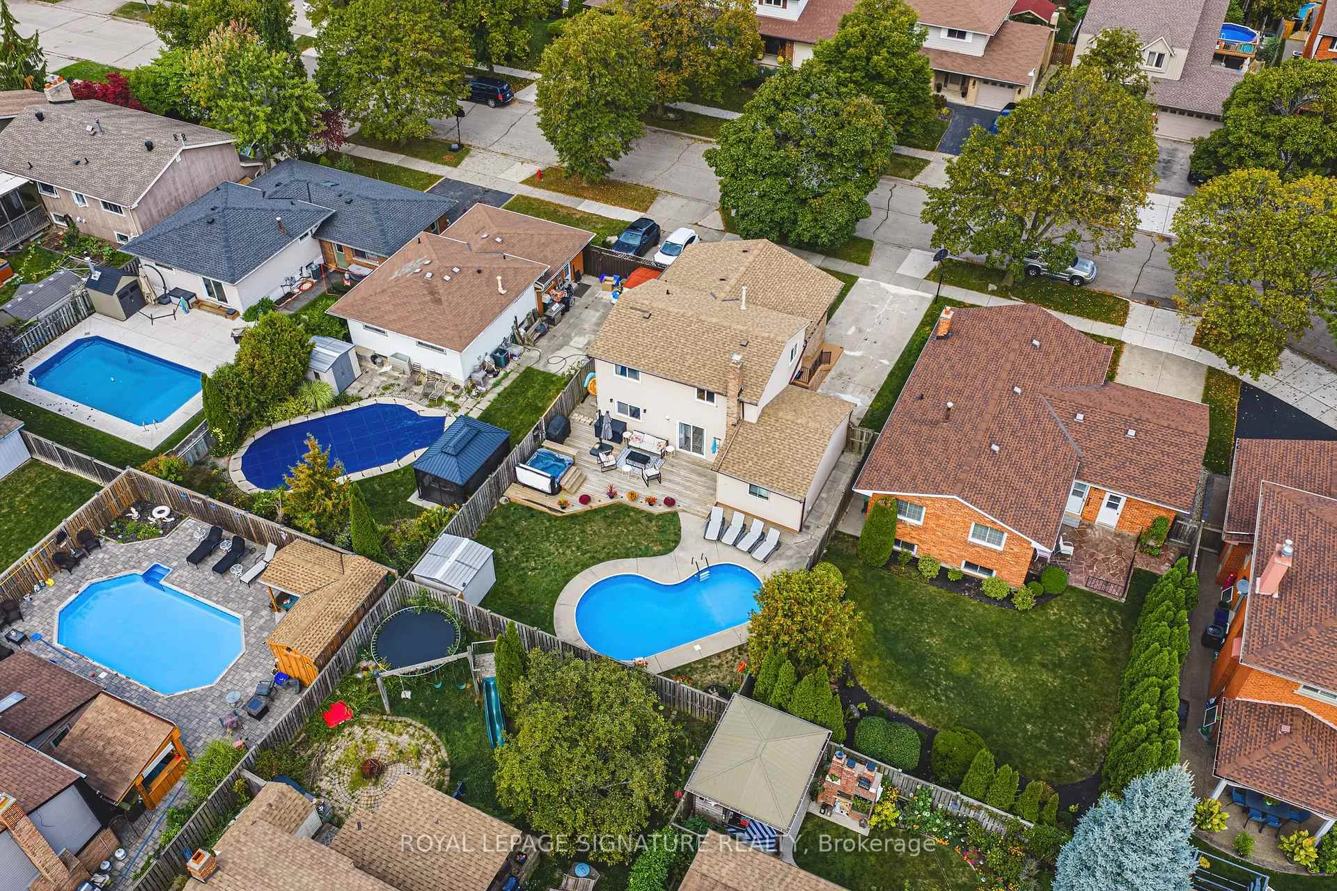Photo 40 of 16 Apex Court, Hamilton, Stoney Creek — HOMEH