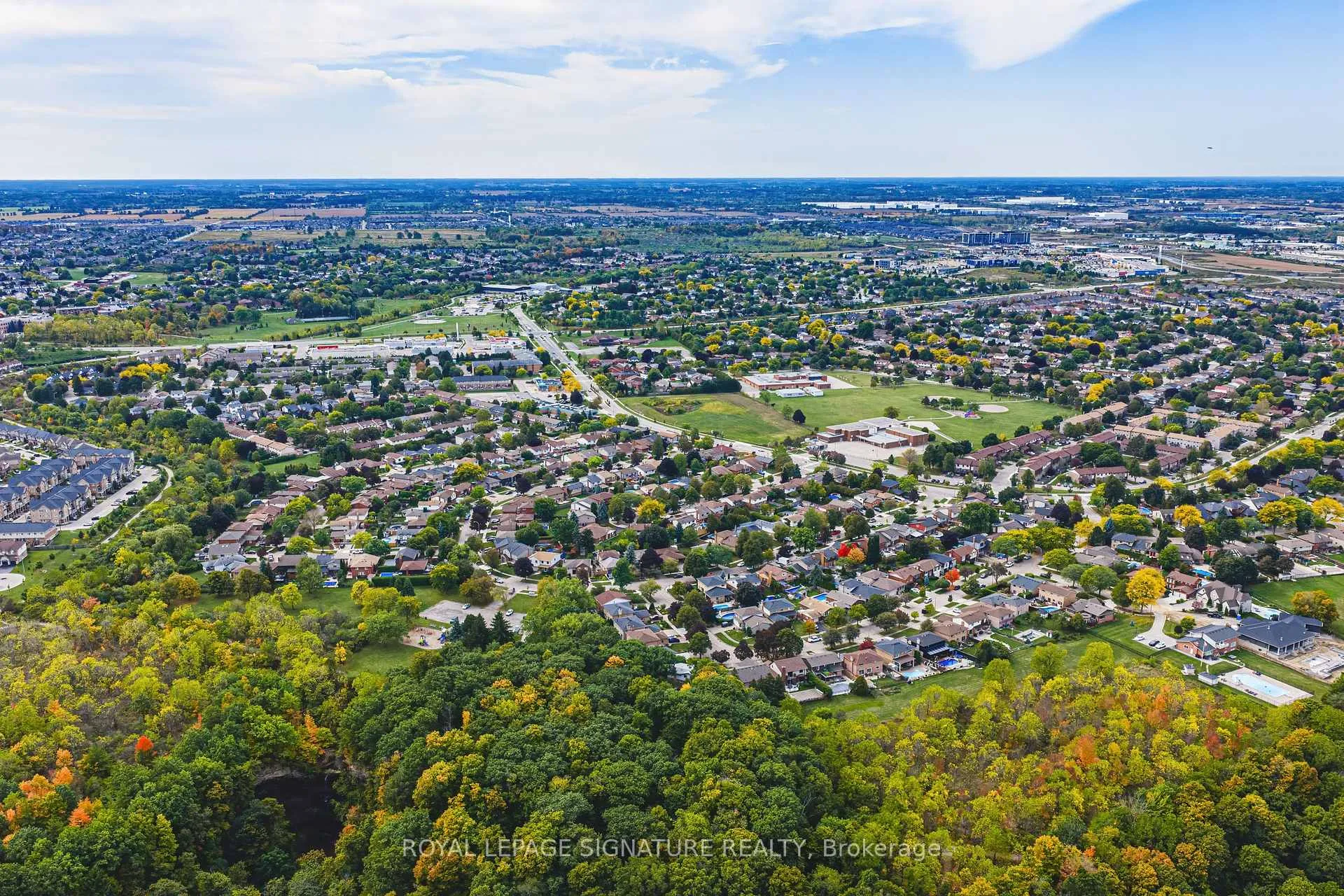 Photo 41 of 16 Apex Court, Hamilton, Stoney Creek — HOMEH
