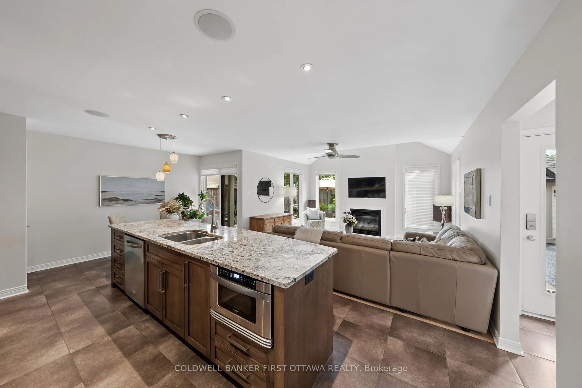 Photo 10 of 30 Castlethorpe Crescent, Ottawa, Centrepointe — HOMEH