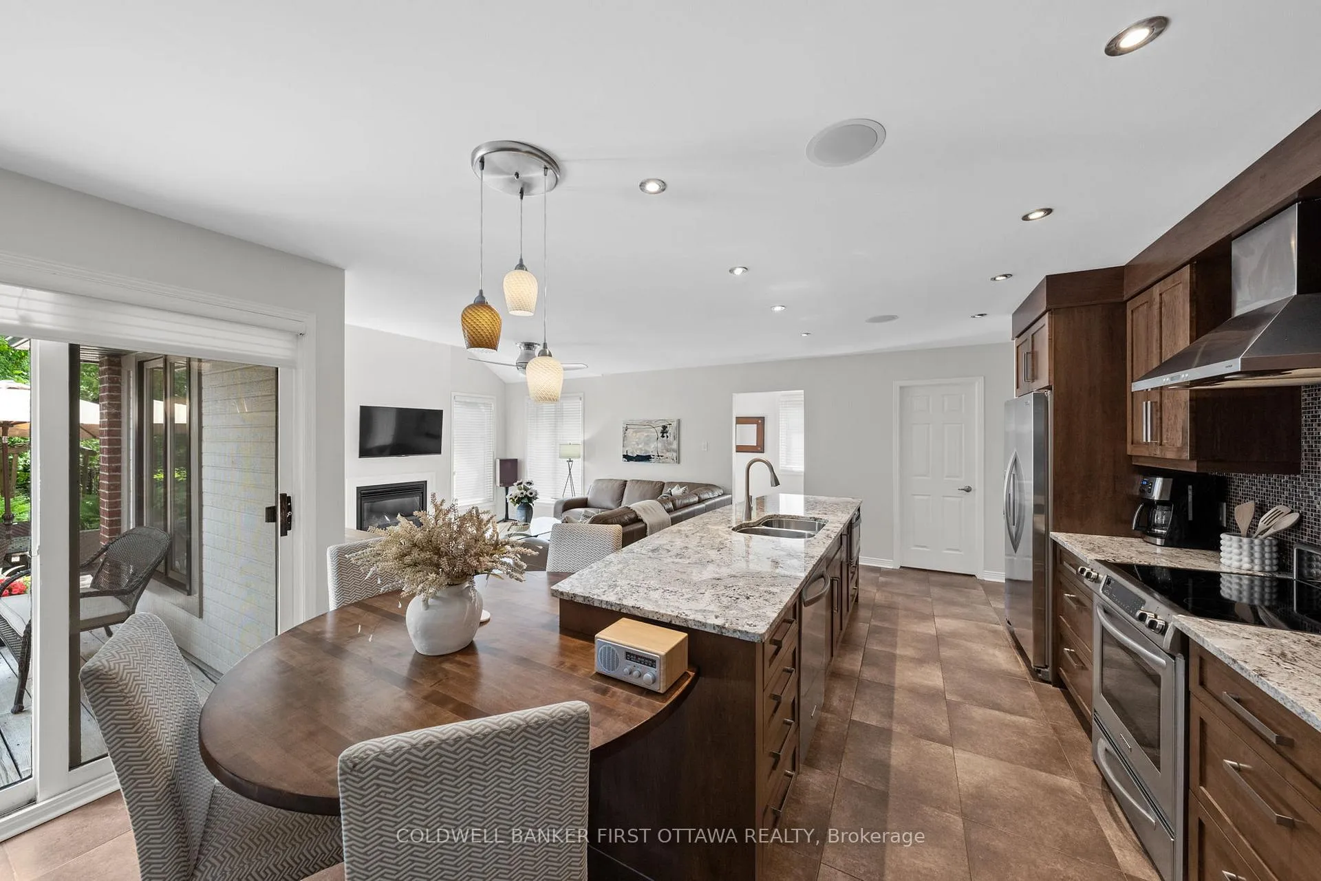 Photo 13 of 30 Castlethorpe Crescent, Ottawa, Centrepointe — HOMEH