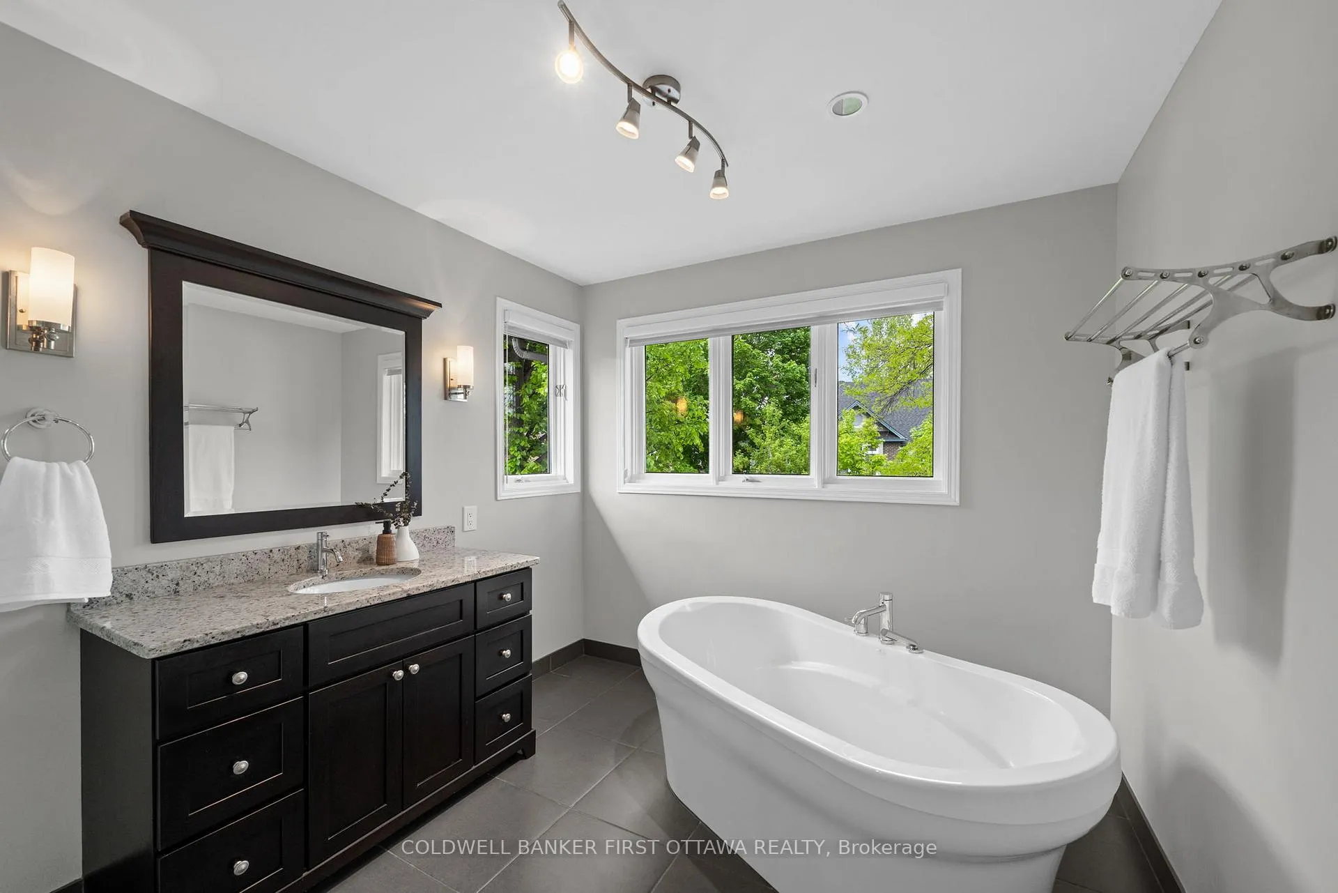 Photo 23 of 30 Castlethorpe Crescent, Ottawa, Centrepointe — HOMEH