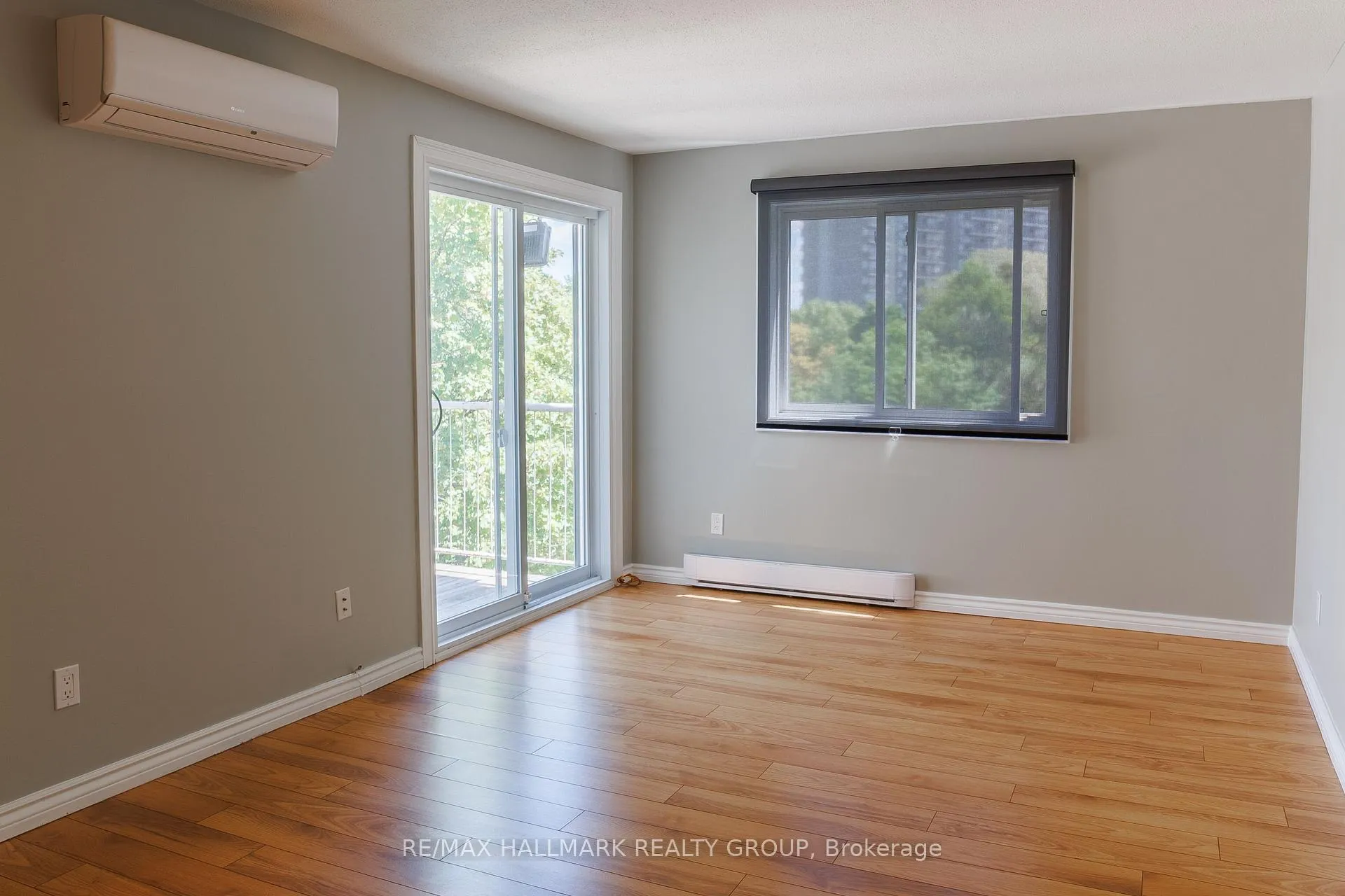 Photo 4 of Unit 406, 280 Brittany Drive, Ottawa, Viscount Alexander Park — HOMEH