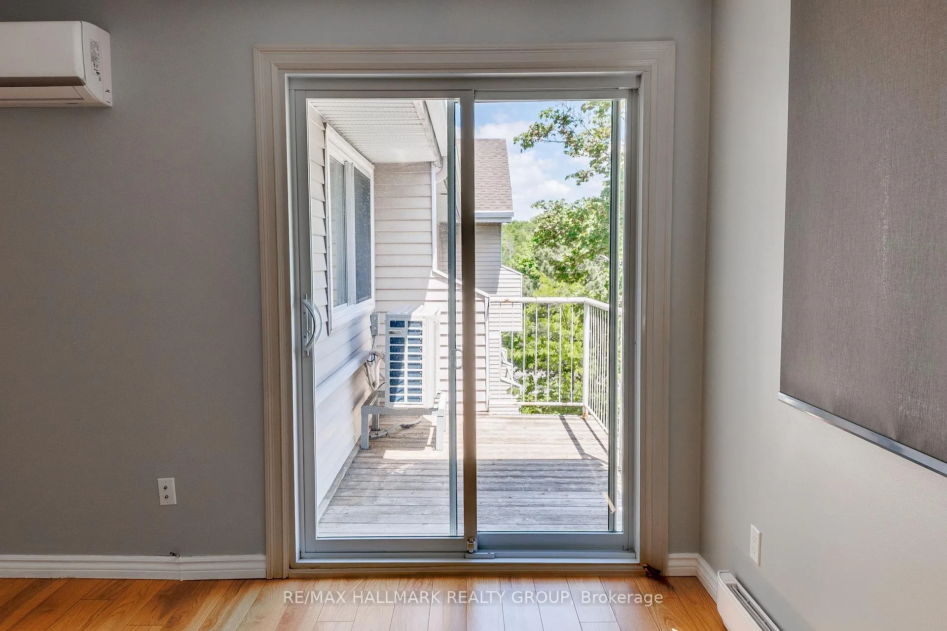 Photo 5 of Unit 406, 280 Brittany Drive, Ottawa, Viscount Alexander Park — HOMEH