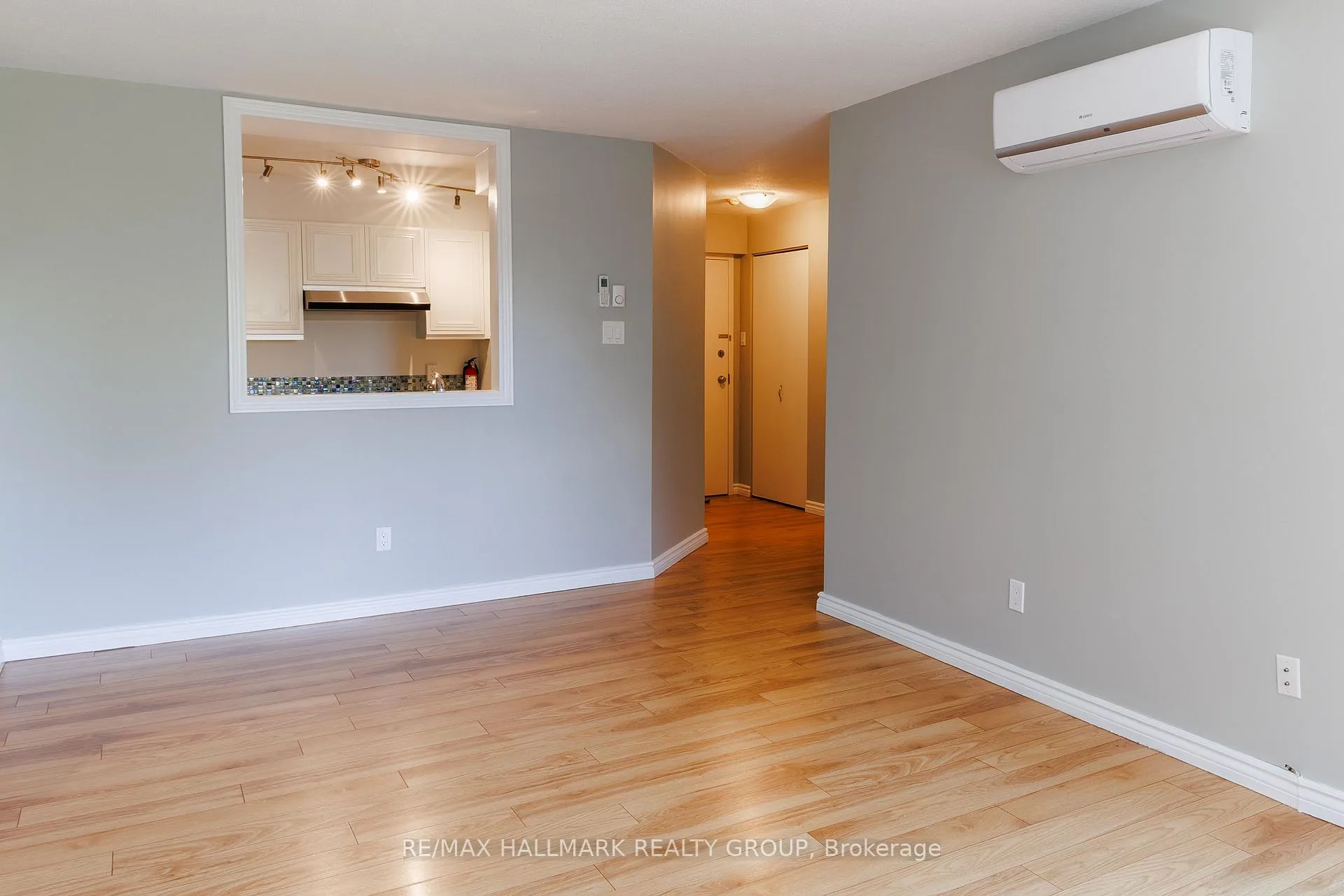 Photo 7 of Unit 406, 280 Brittany Drive, Ottawa, Viscount Alexander Park — HOMEH