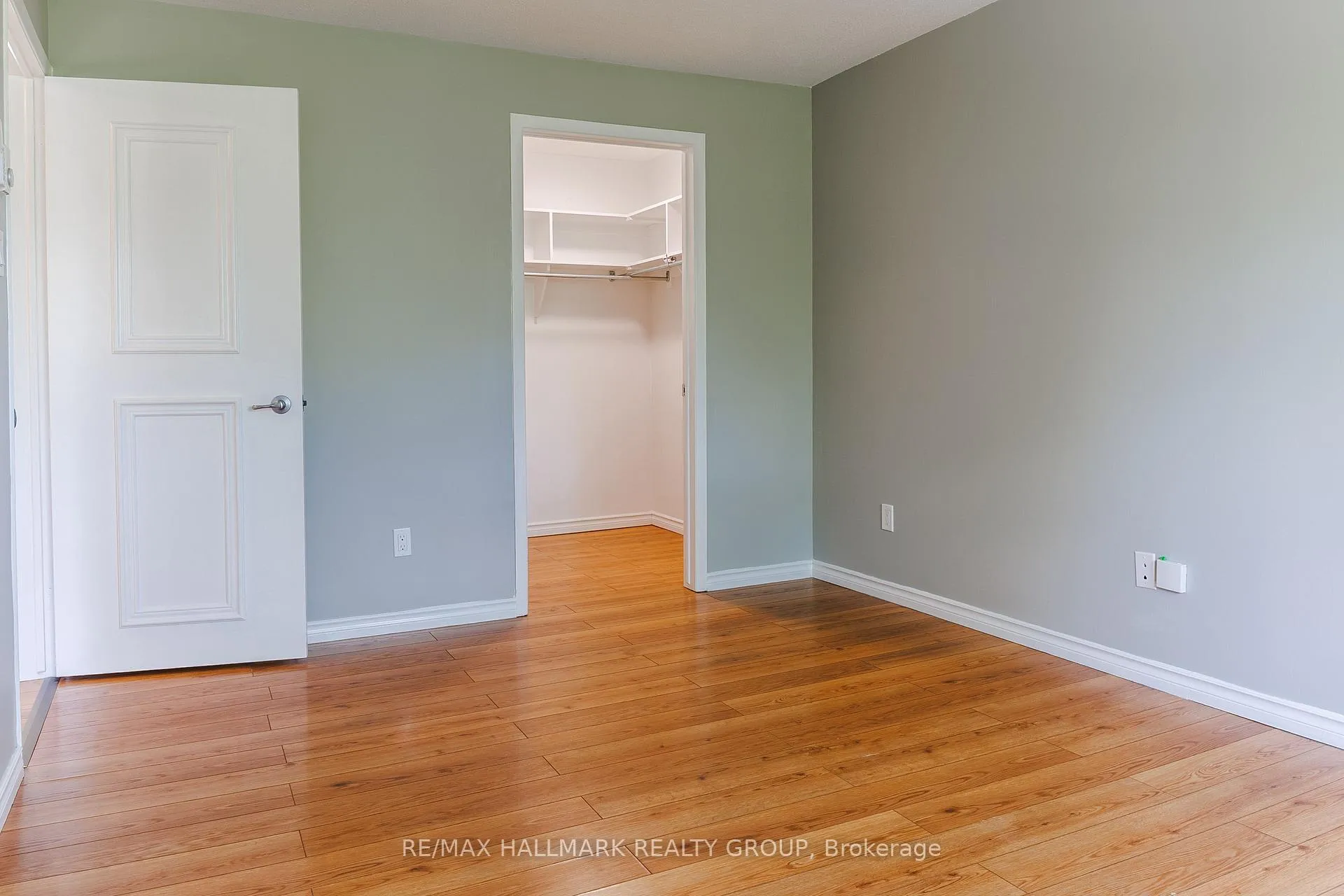 Photo 9 of Unit 406, 280 Brittany Drive, Ottawa, Viscount Alexander Park — HOMEH