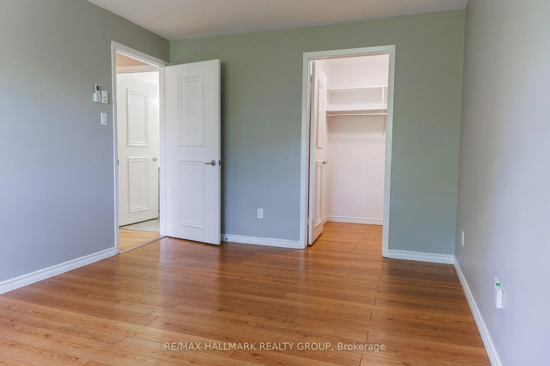 Photo 10 of Unit 406, 280 Brittany Drive, Ottawa, Viscount Alexander Park — HOMEH