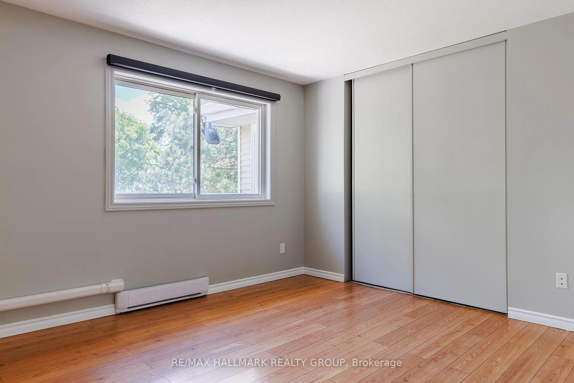 Photo 11 of Unit 406, 280 Brittany Drive, Ottawa, Viscount Alexander Park — HOMEH