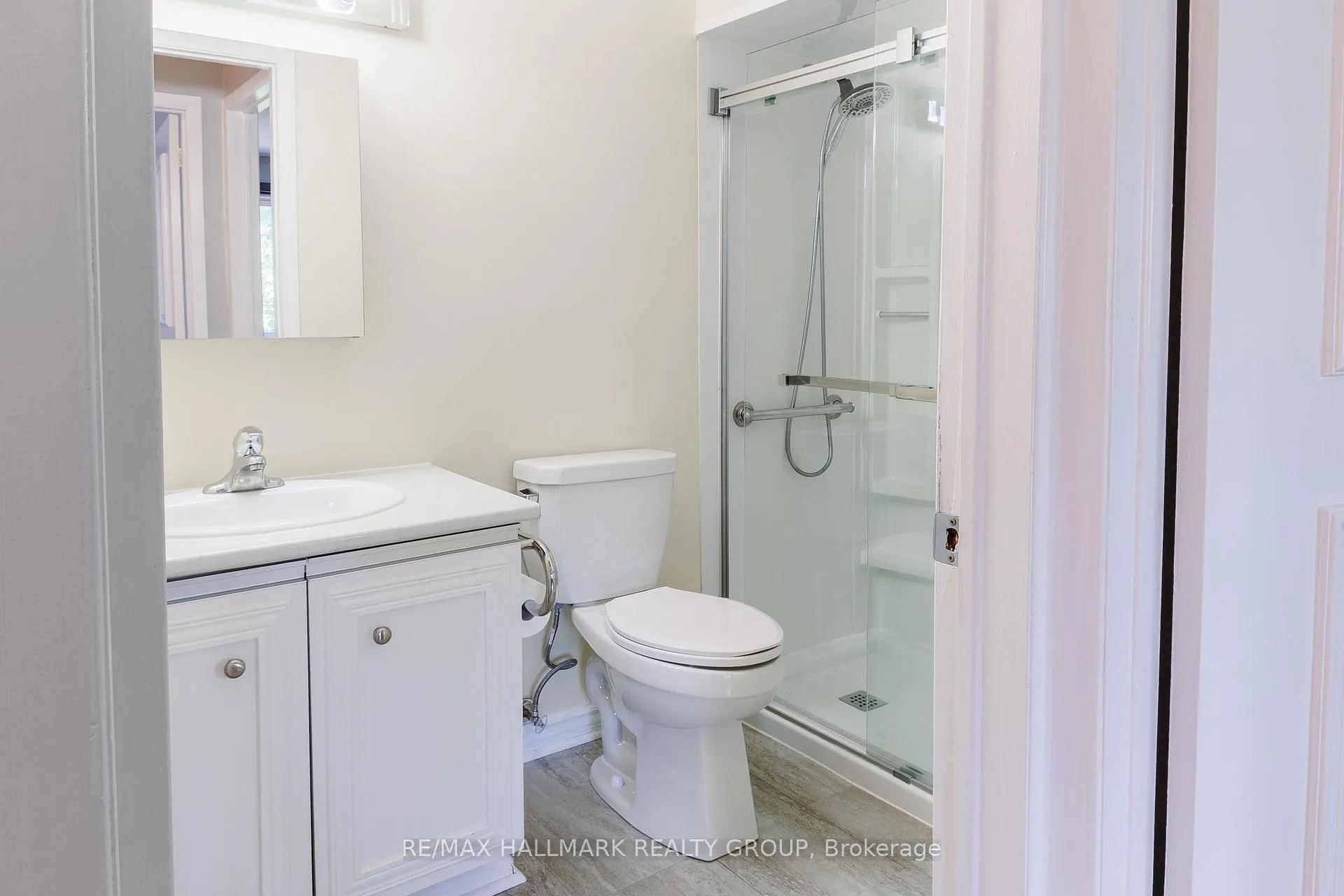 Photo 12 of Unit 406, 280 Brittany Drive, Ottawa, Viscount Alexander Park — HOMEH