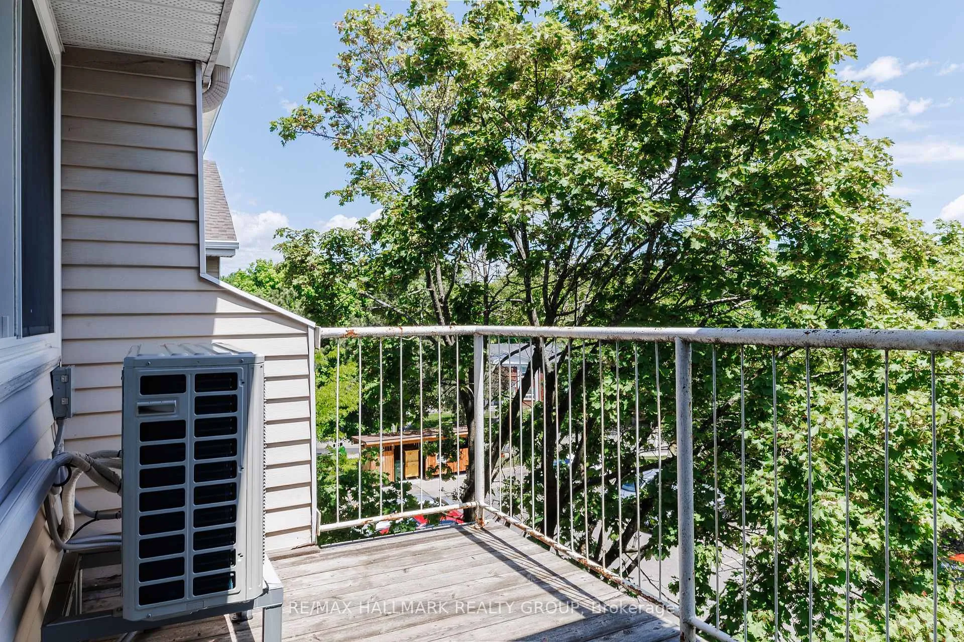 Photo 13 of Unit 406, 280 Brittany Drive, Ottawa, Viscount Alexander Park — HOMEH