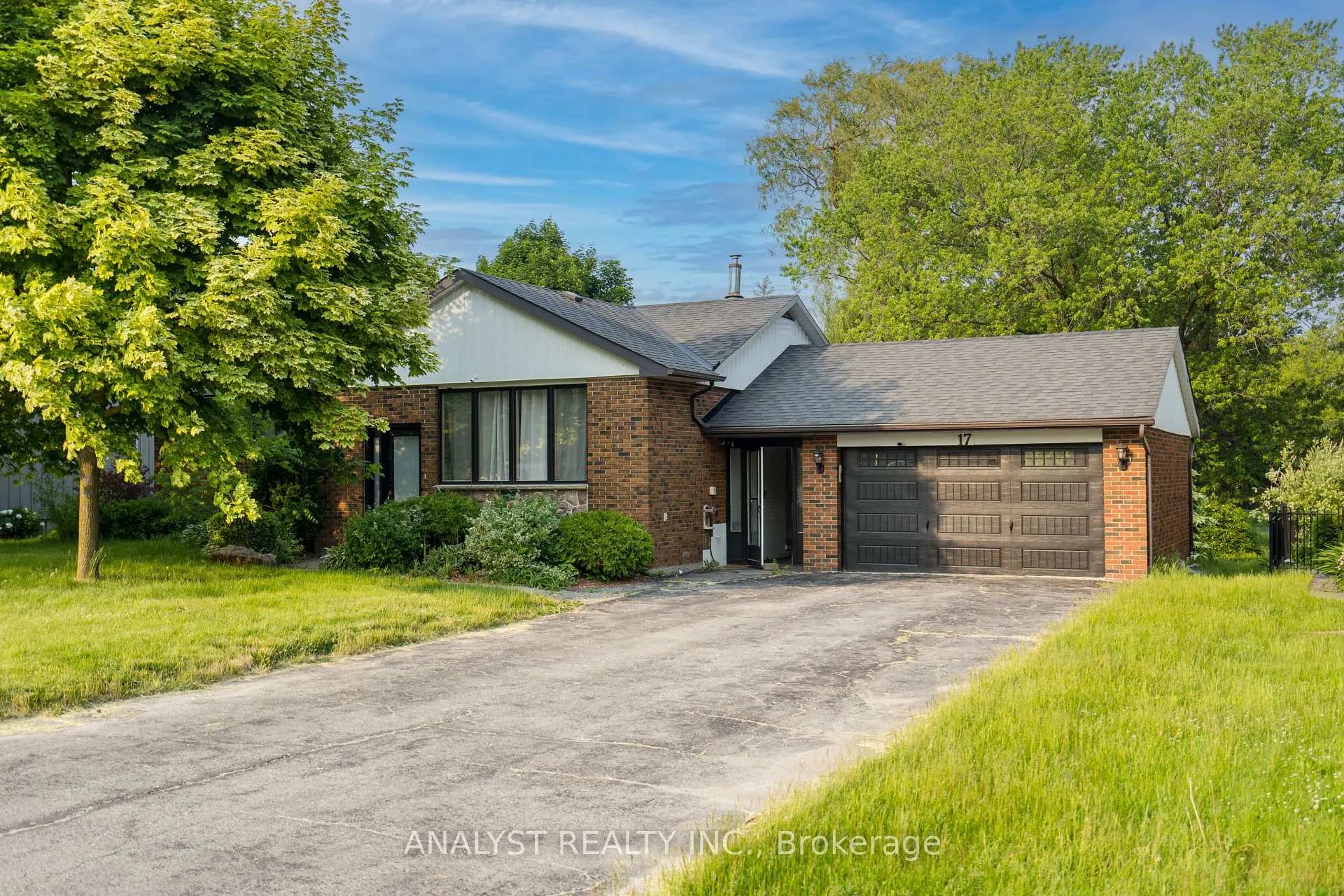 Photo 2 of 17 Kinsley Street, King, Nobleton — HOMEH
