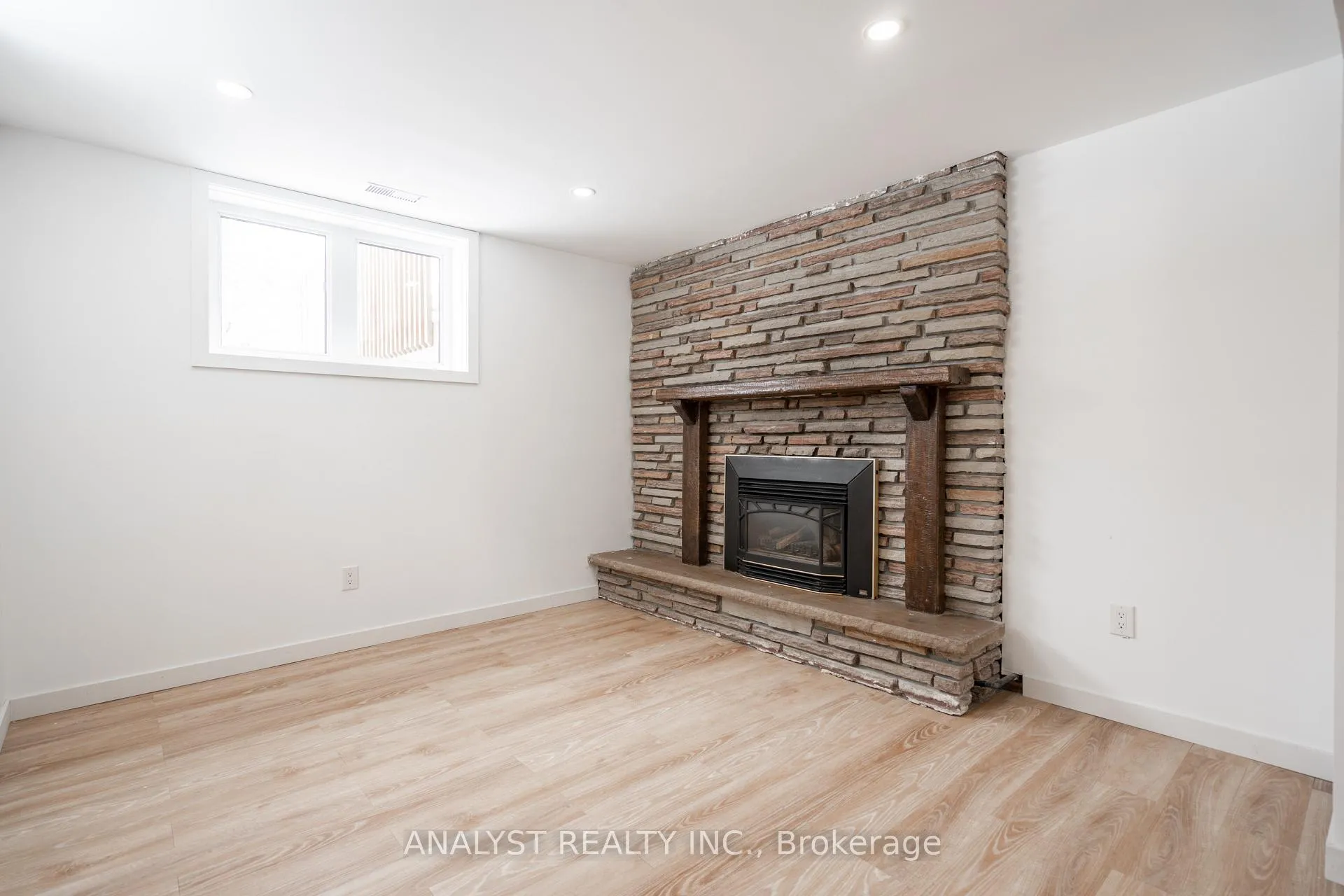 Photo 38 of 17 Kinsley Street, King, Nobleton — HOMEH