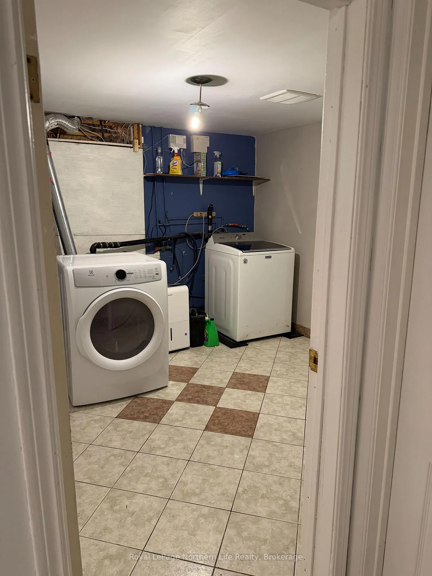 Photo 15 of 19 Belleview Crescent, North Bay, College Heights — HOMEH