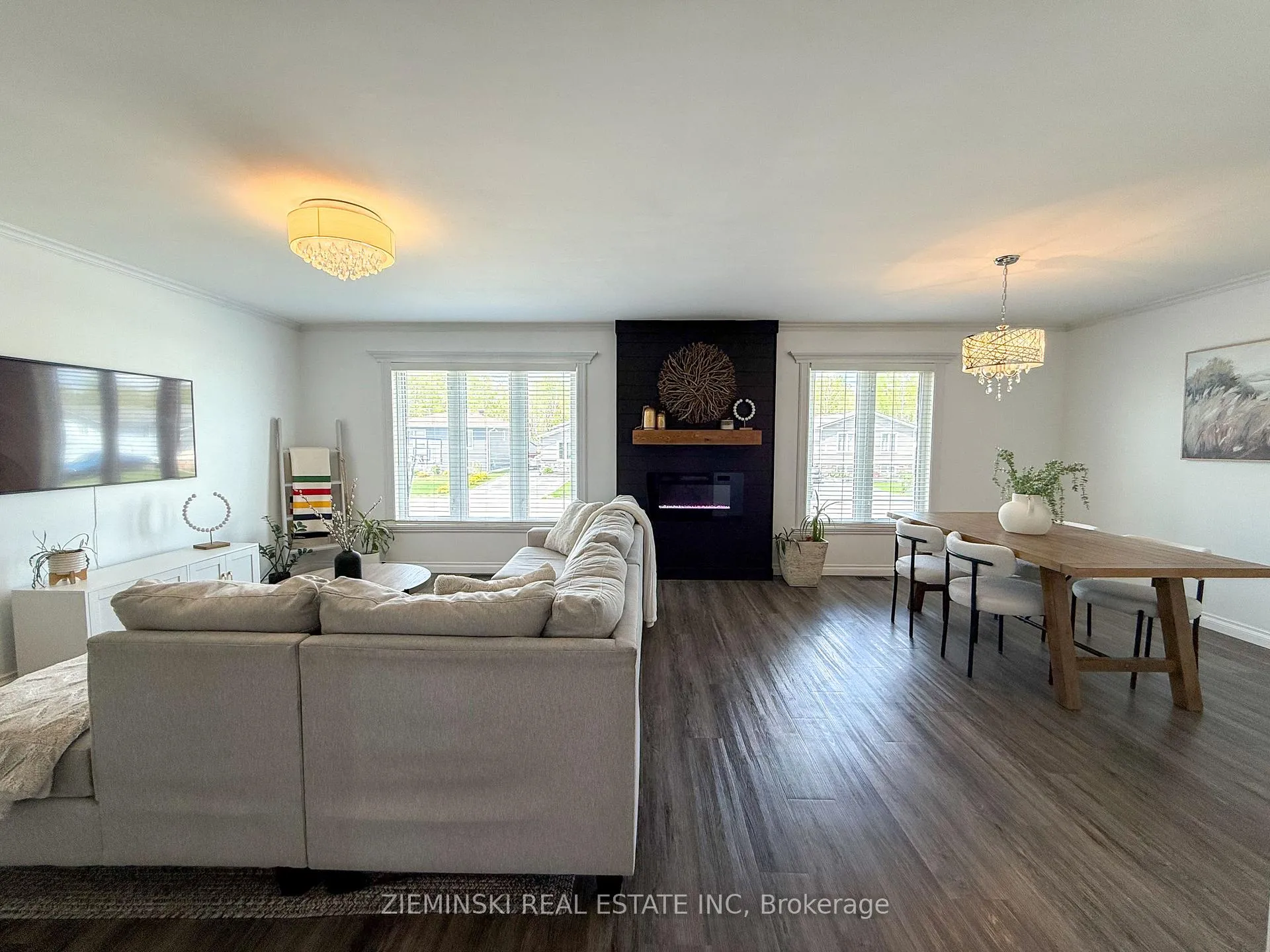 Photo 5 of 1179 Park Avenue, Timmins, MTJ - Main Area — HOMEH