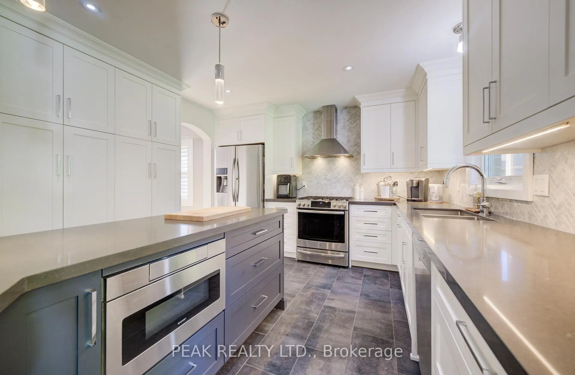 Photo 12 of 110 Laschinger Boulevard, Wilmot — HOMEH