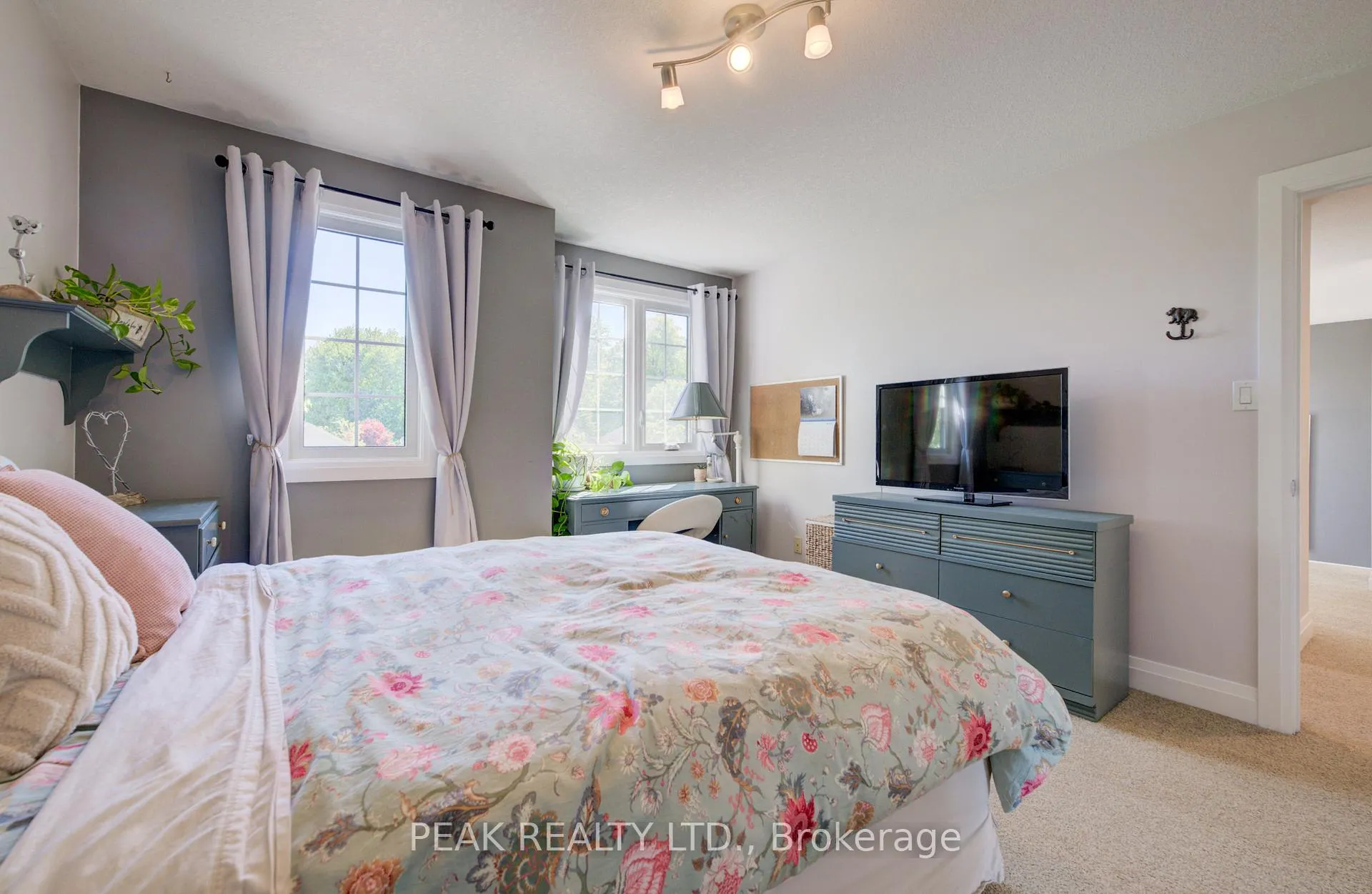 Photo 22 of 110 Laschinger Boulevard, Wilmot — HOMEH