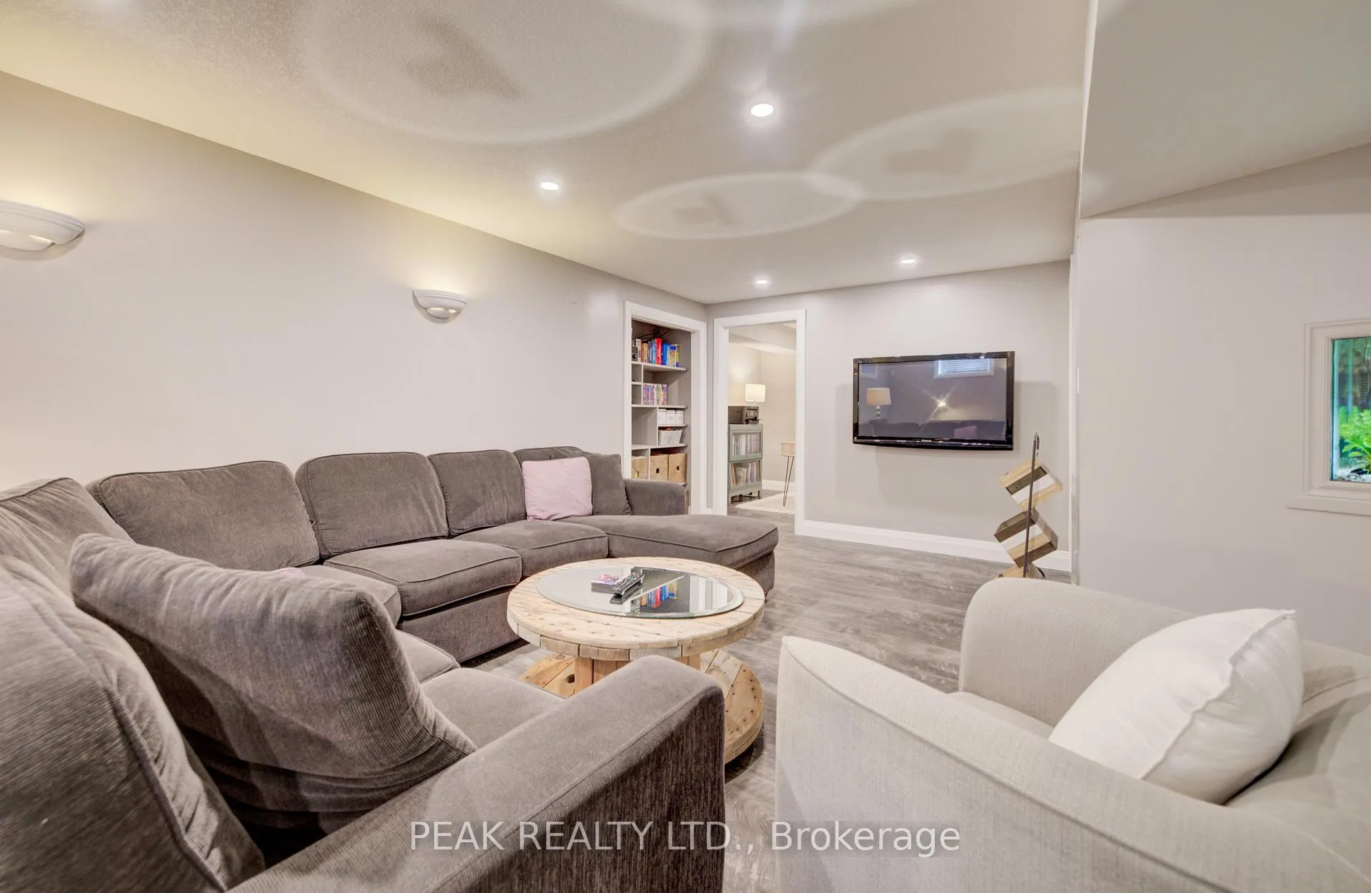 Photo 33 of 110 Laschinger Boulevard, Wilmot — HOMEH