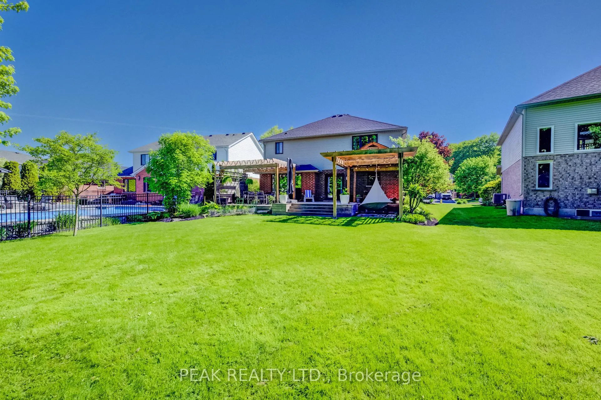 Photo 46 of 110 Laschinger Boulevard, Wilmot — HOMEH