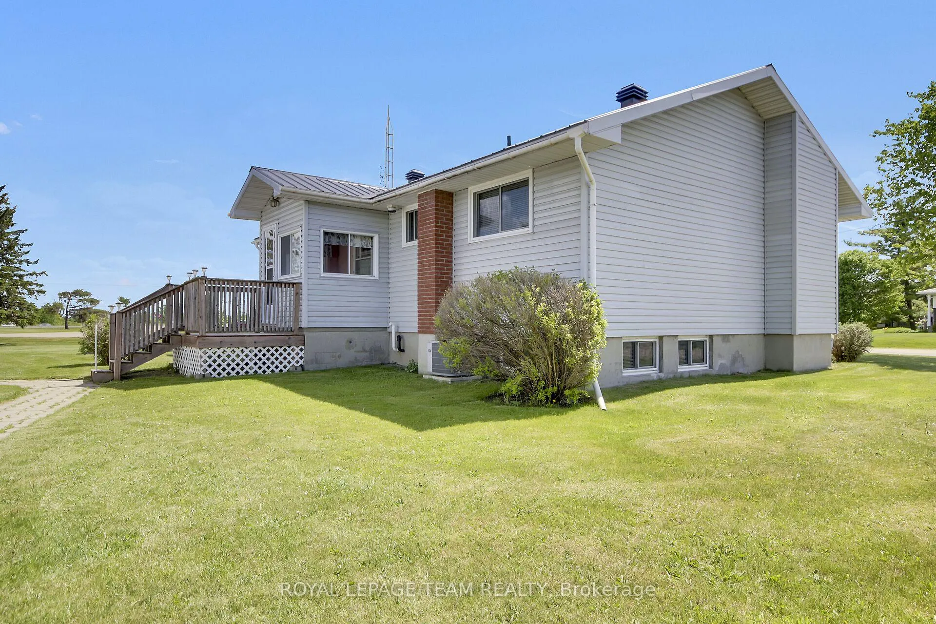 Photo 3 of 929 Munro Drive, McNab/Braeside, Mcnab/Braeside Twps — HOMEH