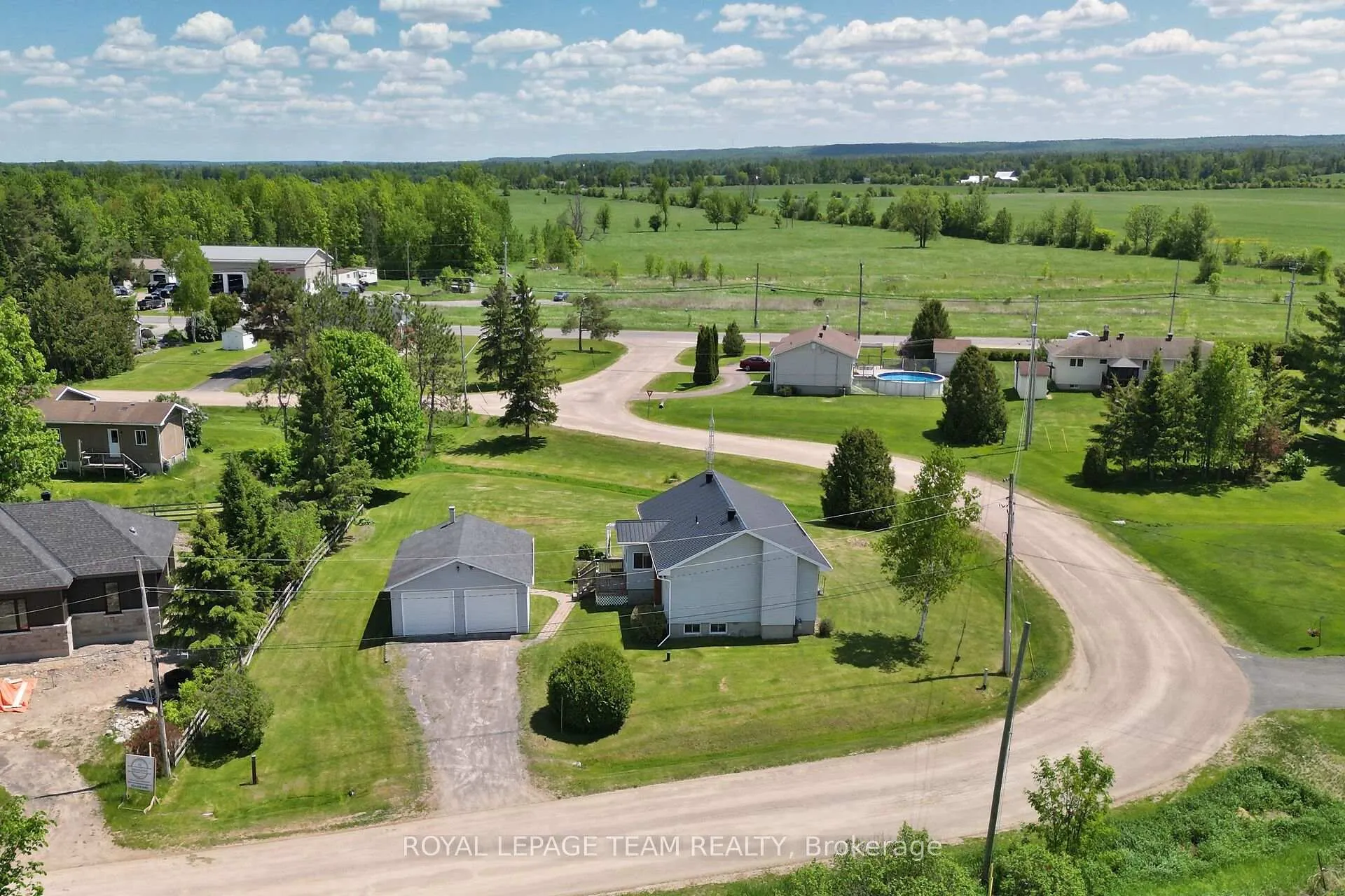 Photo 8 of 929 Munro Drive, McNab/Braeside, Mcnab/Braeside Twps — HOMEH