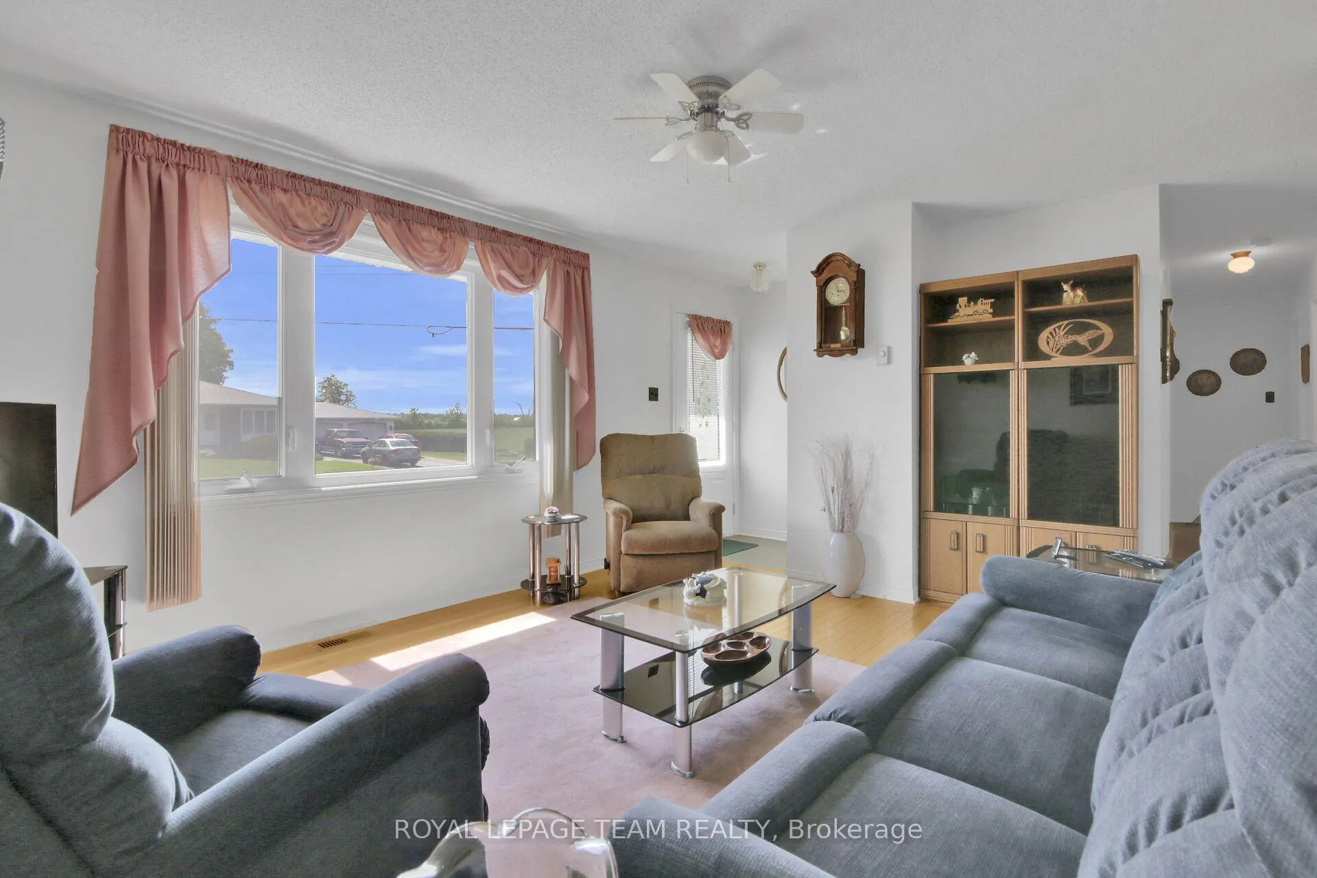 Photo 12 of 929 Munro Drive, McNab/Braeside, Mcnab/Braeside Twps — HOMEH