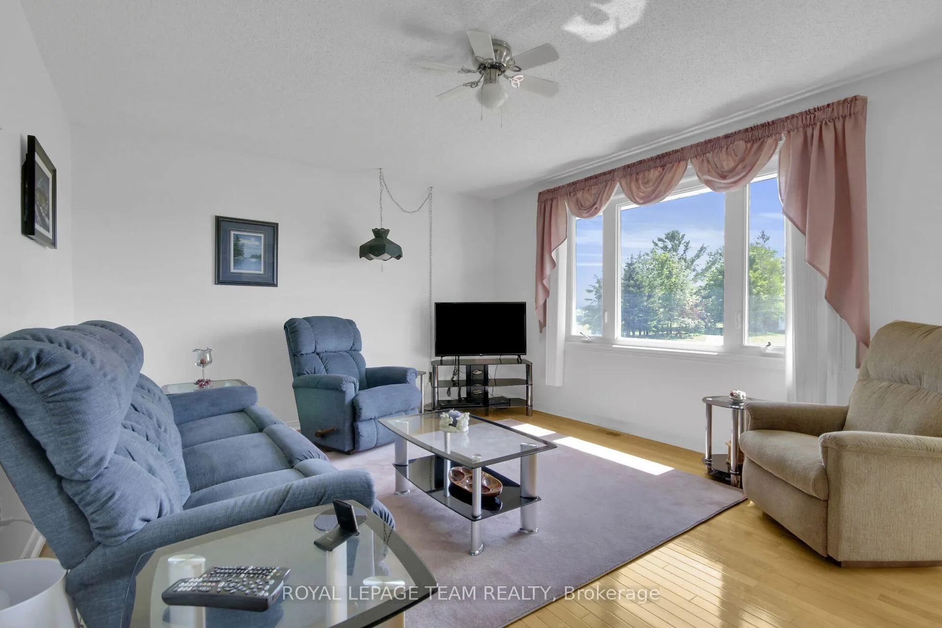 Photo 13 of 929 Munro Drive, McNab/Braeside, Mcnab/Braeside Twps — HOMEH