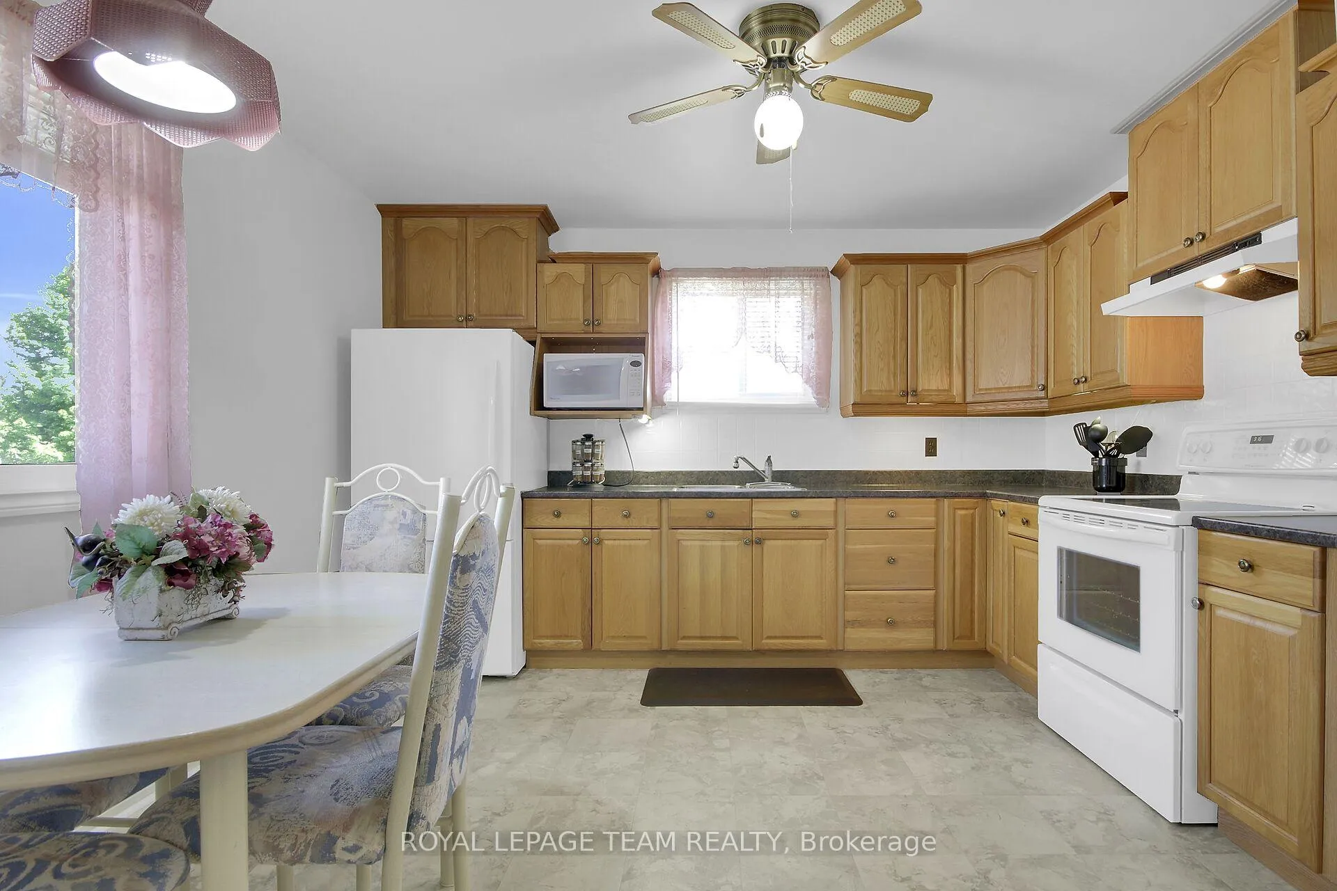 Photo 16 of 929 Munro Drive, McNab/Braeside, Mcnab/Braeside Twps — HOMEH
