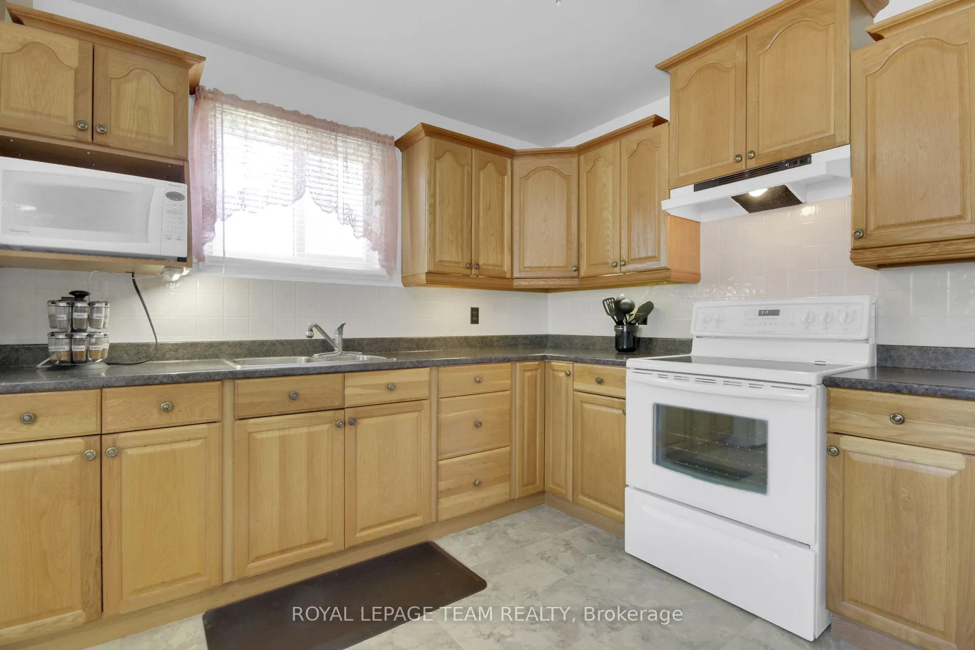 Photo 17 of 929 Munro Drive, McNab/Braeside, Mcnab/Braeside Twps — HOMEH