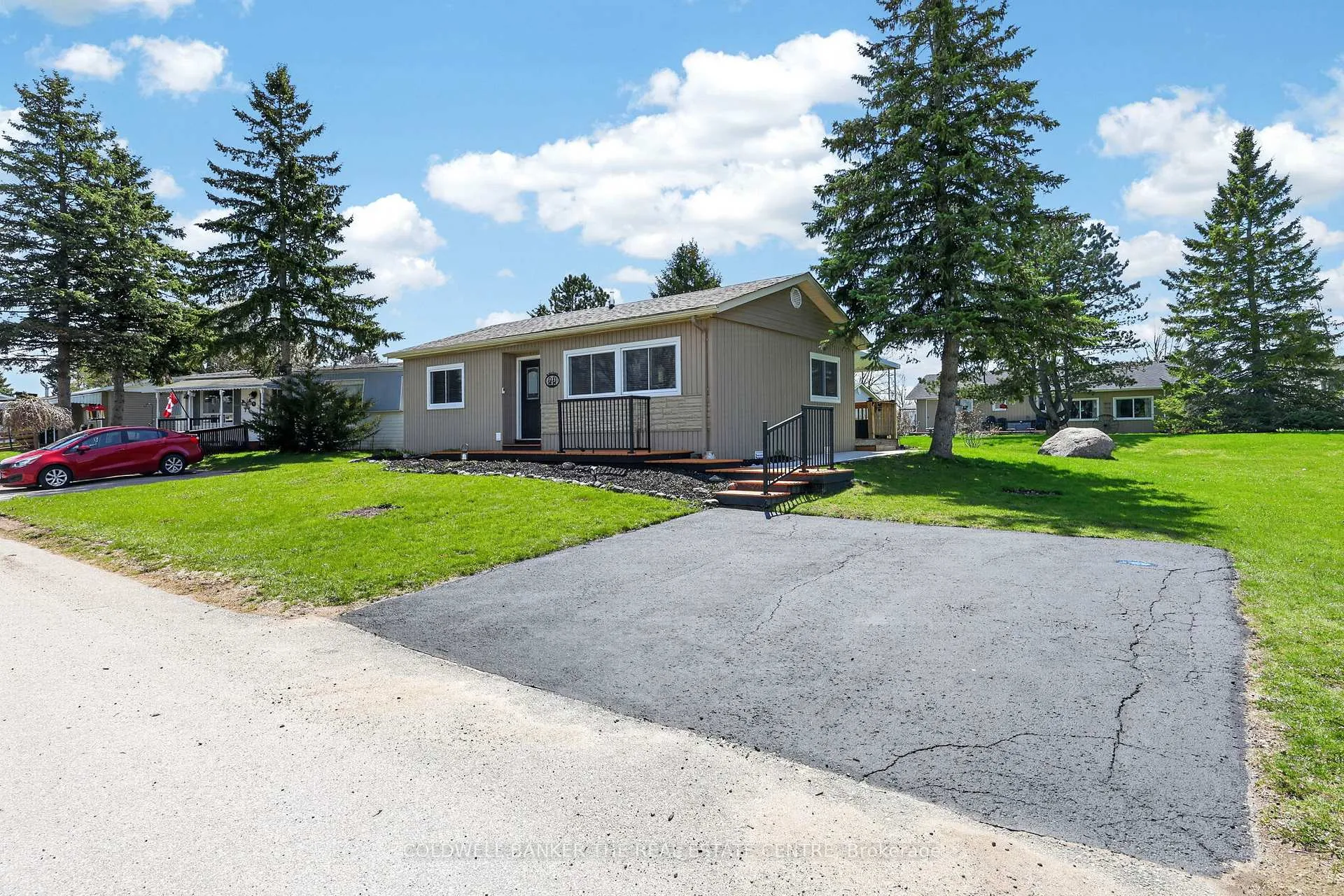 Photo 1 of 73 Linden Lane, Innisfil, Rural Innisfil — HOMEH