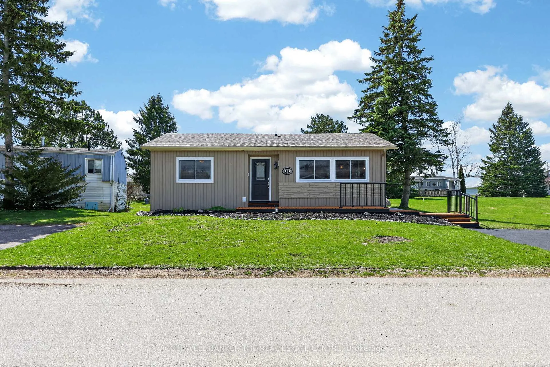 Photo 2 of 73 Linden Lane, Innisfil, Rural Innisfil — HOMEH