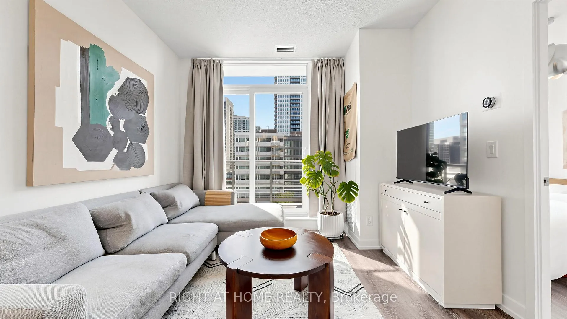 Photo 4 of Unit 714, 200 Sackville Street, Toronto, Regent Park — HOMEH