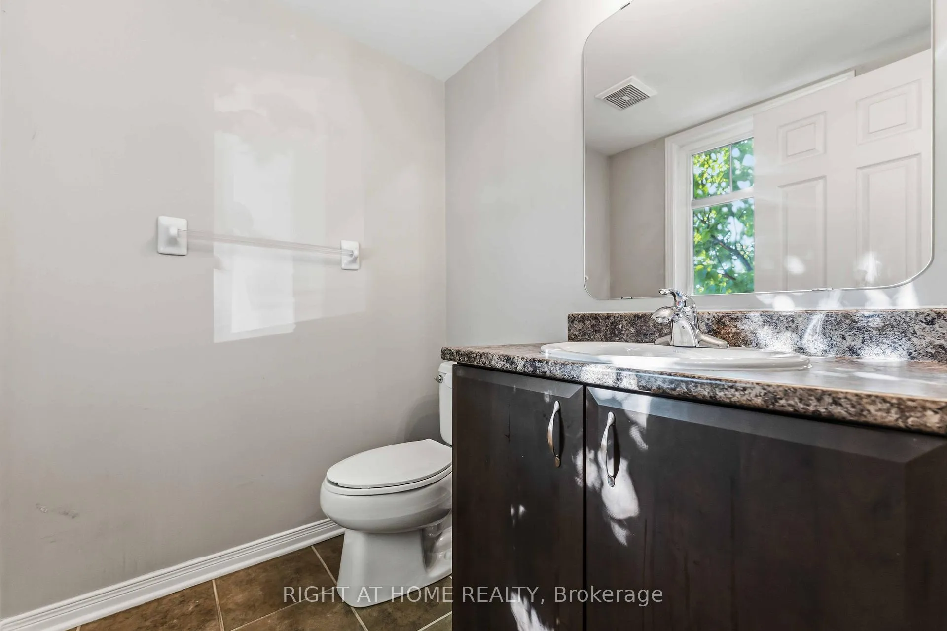Photo 8 of 227 Keltie Private, Ottawa, Barrhaven - Longfields — HOMEH