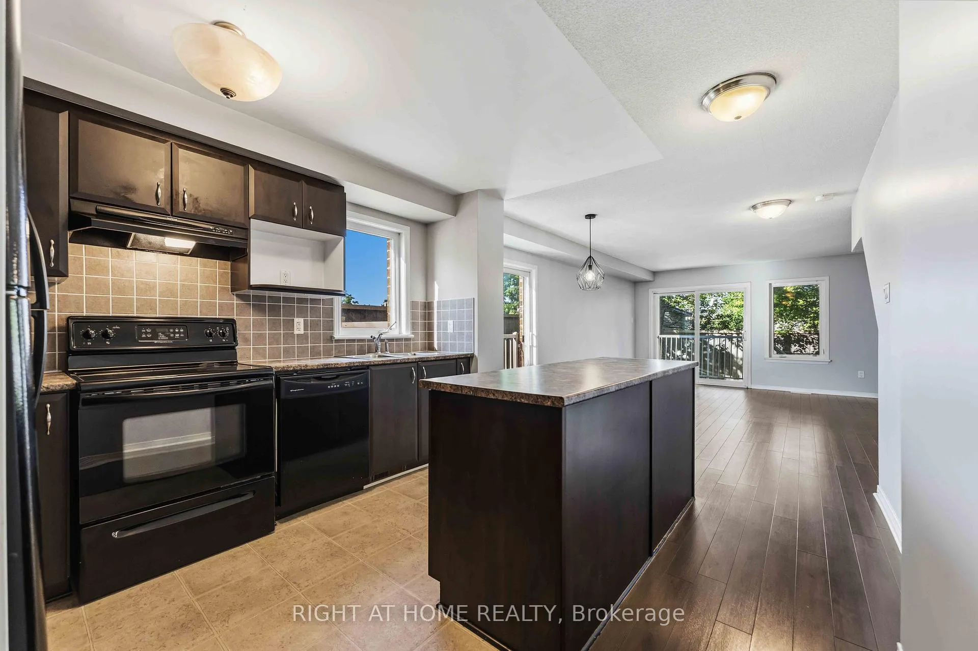 Photo 9 of 227 Keltie Private, Ottawa, Barrhaven - Longfields — HOMEH