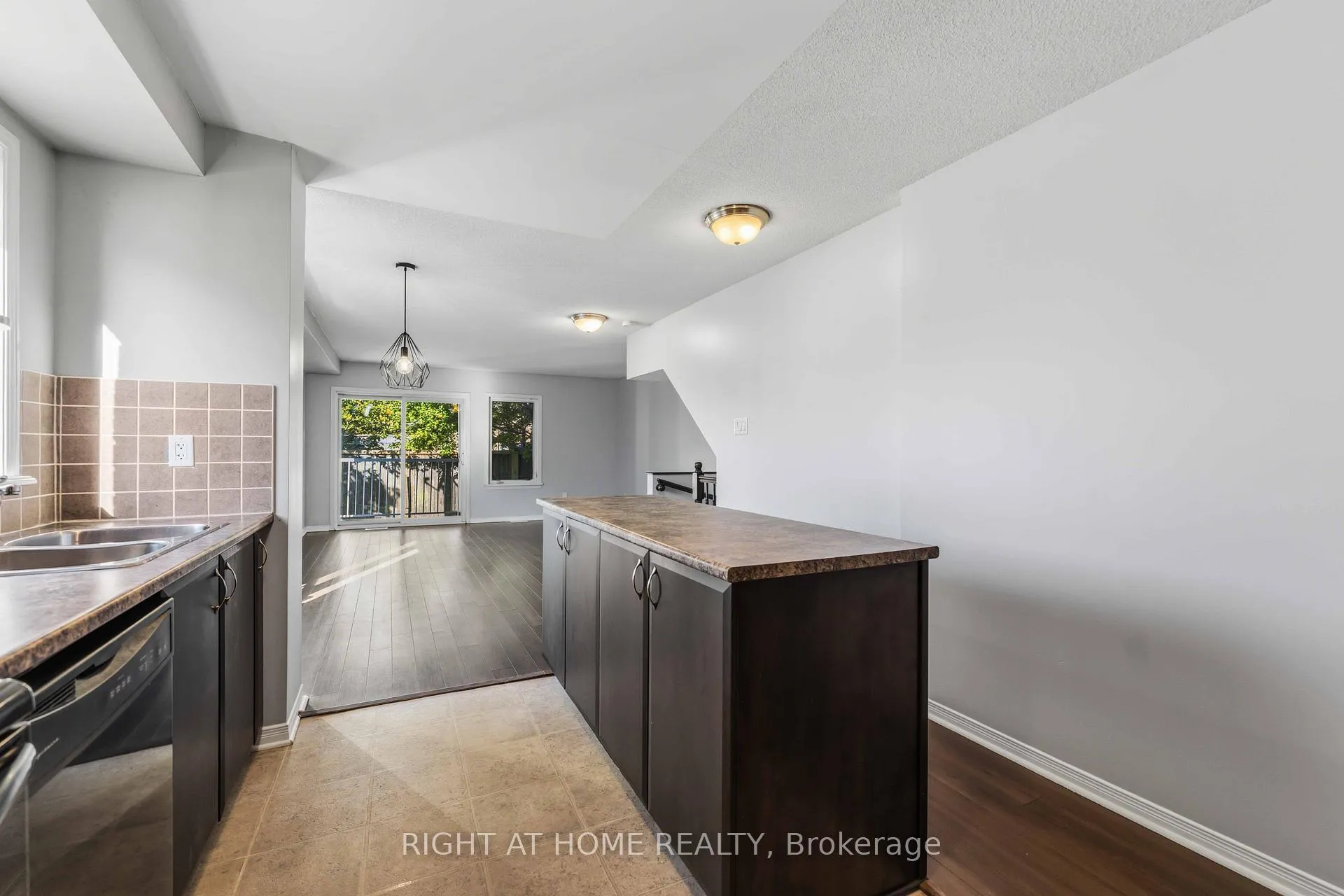 Photo 11 of 227 Keltie Private, Ottawa, Barrhaven - Longfields — HOMEH