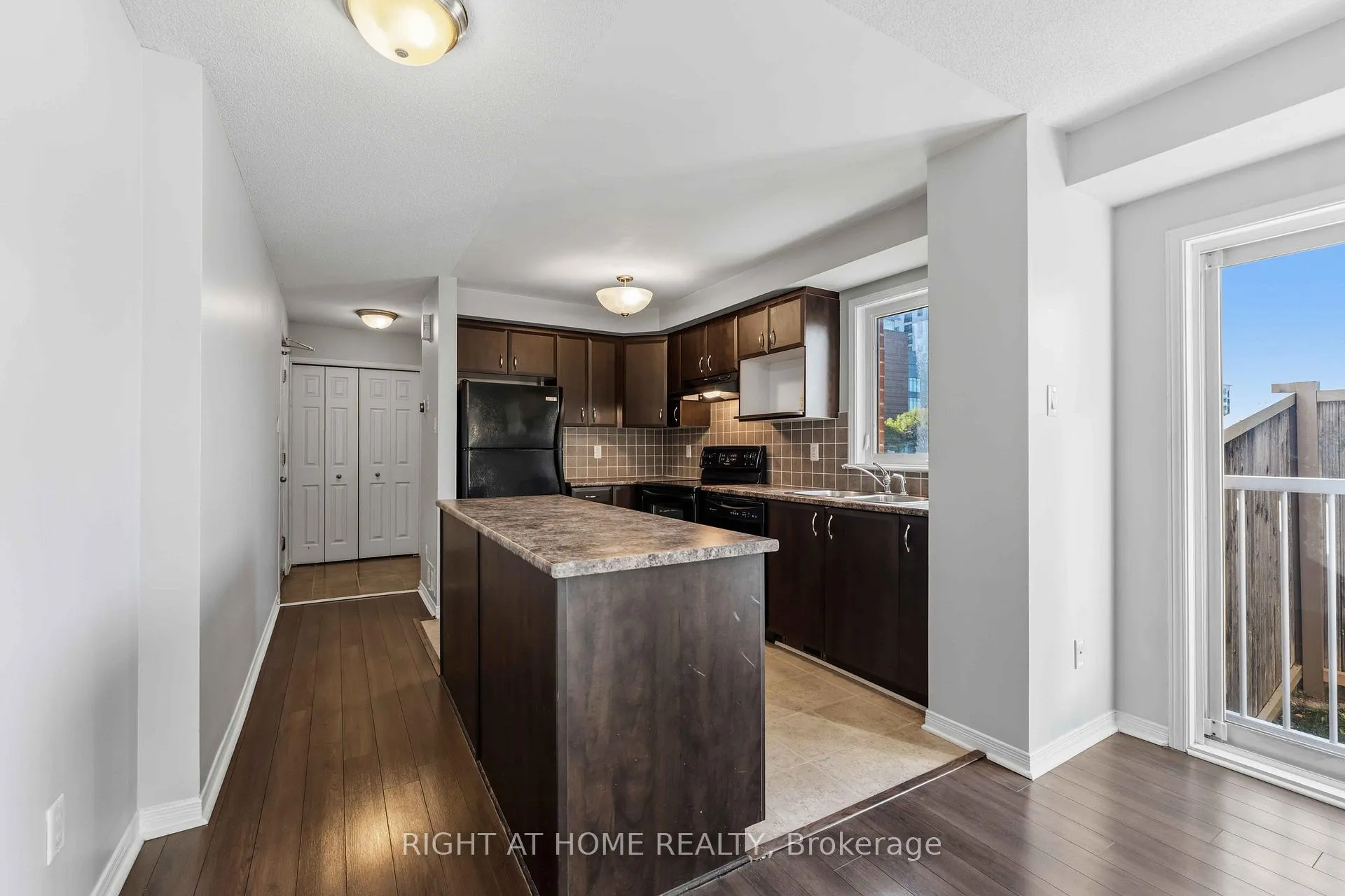 Photo 12 of 227 Keltie Private, Ottawa, Barrhaven - Longfields — HOMEH