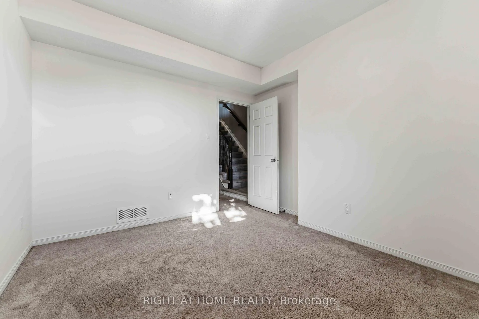 Photo 26 of 227 Keltie Private, Ottawa, Barrhaven - Longfields — HOMEH