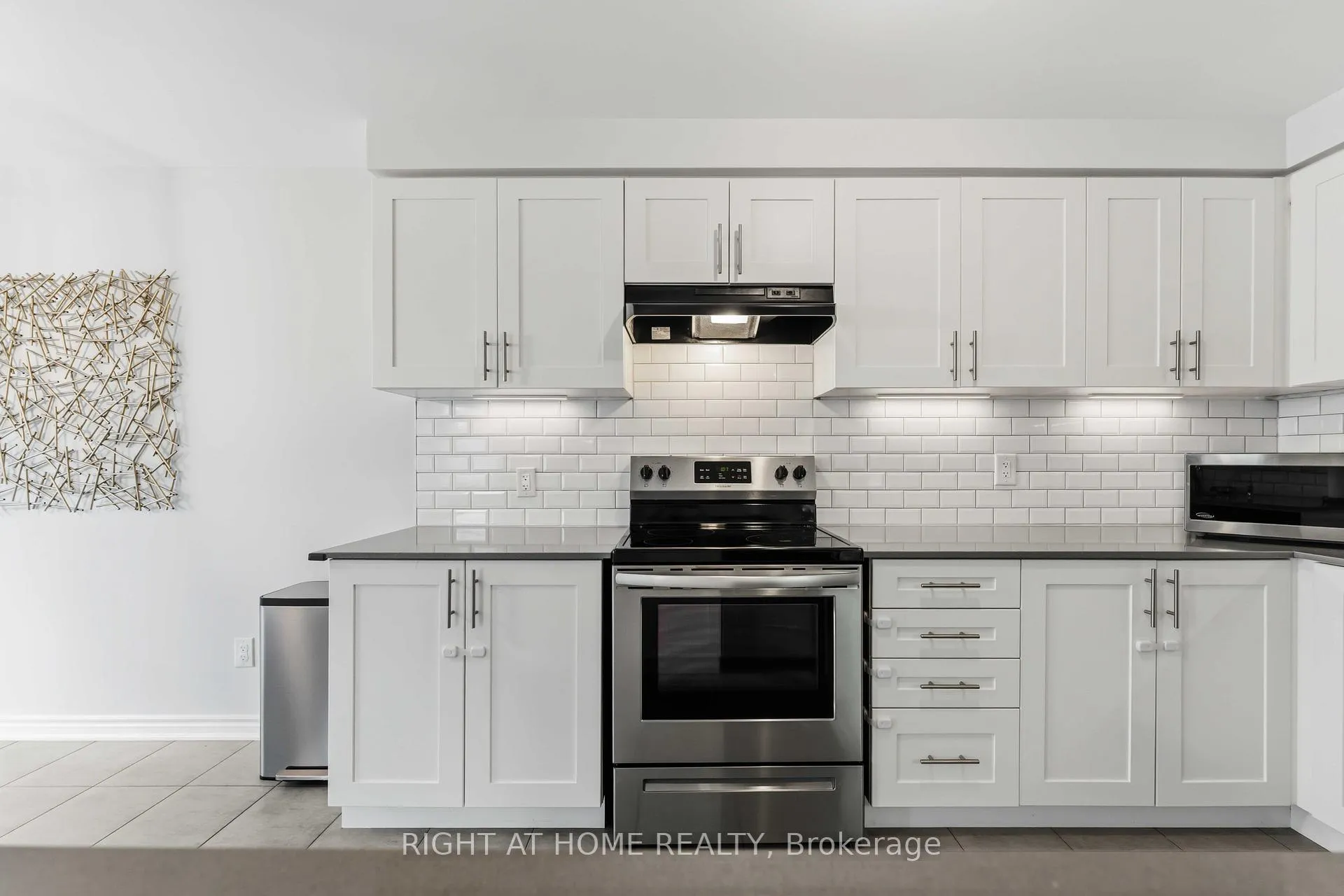 Photo 9 of 508 Roundleaf Way, Ottawa, Kanata - Emerald Meadows/Trailwest — HOMEH