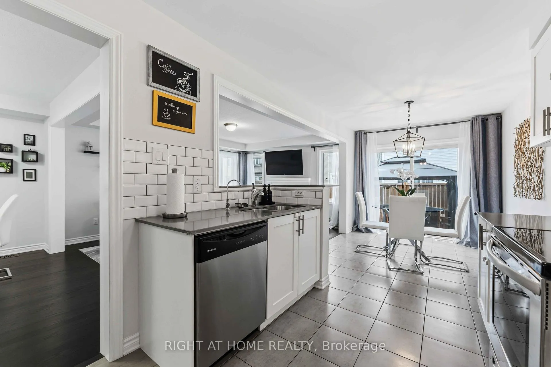 Photo 15 of 508 Roundleaf Way, Ottawa, Kanata - Emerald Meadows/Trailwest — HOMEH
