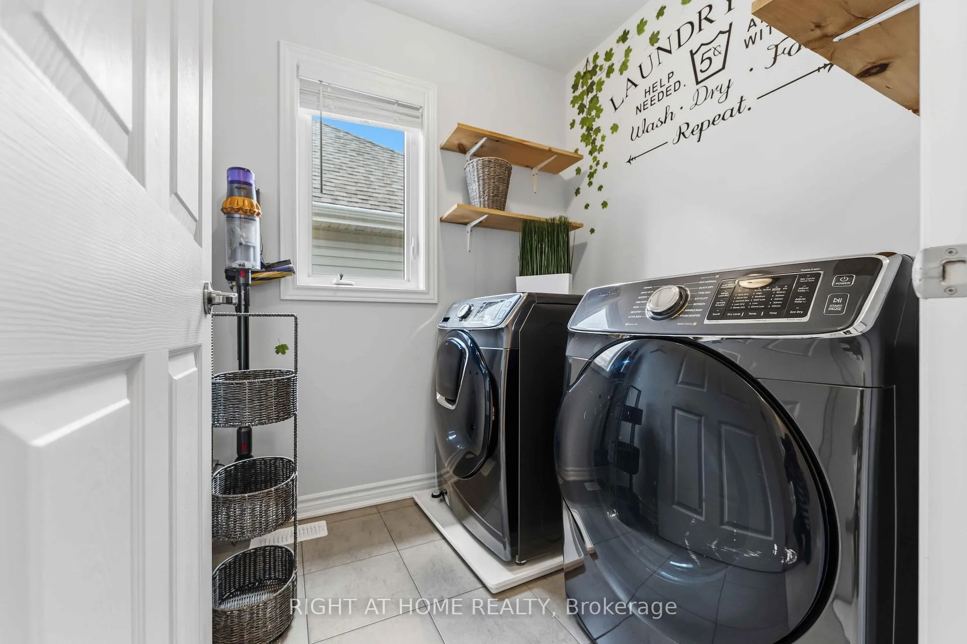 Photo 23 of 508 Roundleaf Way, Ottawa, Kanata - Emerald Meadows/Trailwest — HOMEH