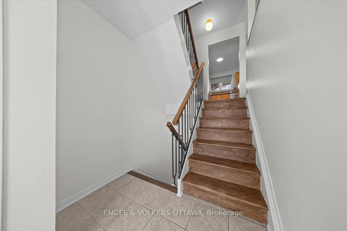 Photo 4 of 241 Monterey Drive, Ottawa, Leslie Park — HOMEH