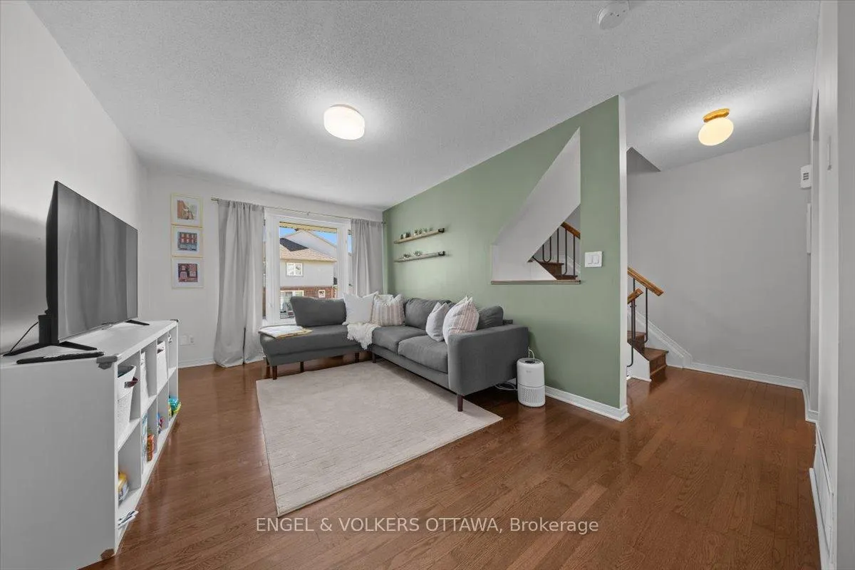 Photo 5 of 241 Monterey Drive, Ottawa, Leslie Park — HOMEH
