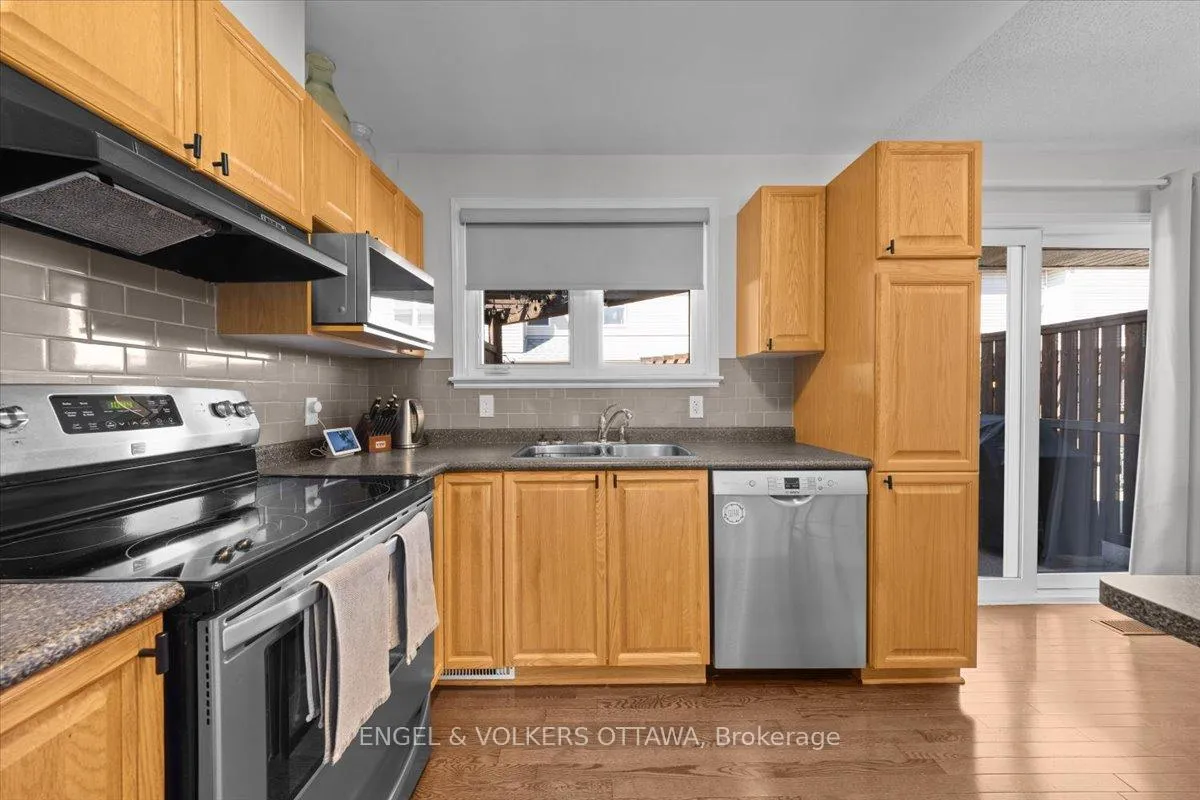 Photo 15 of 241 Monterey Drive, Ottawa, Leslie Park — HOMEH