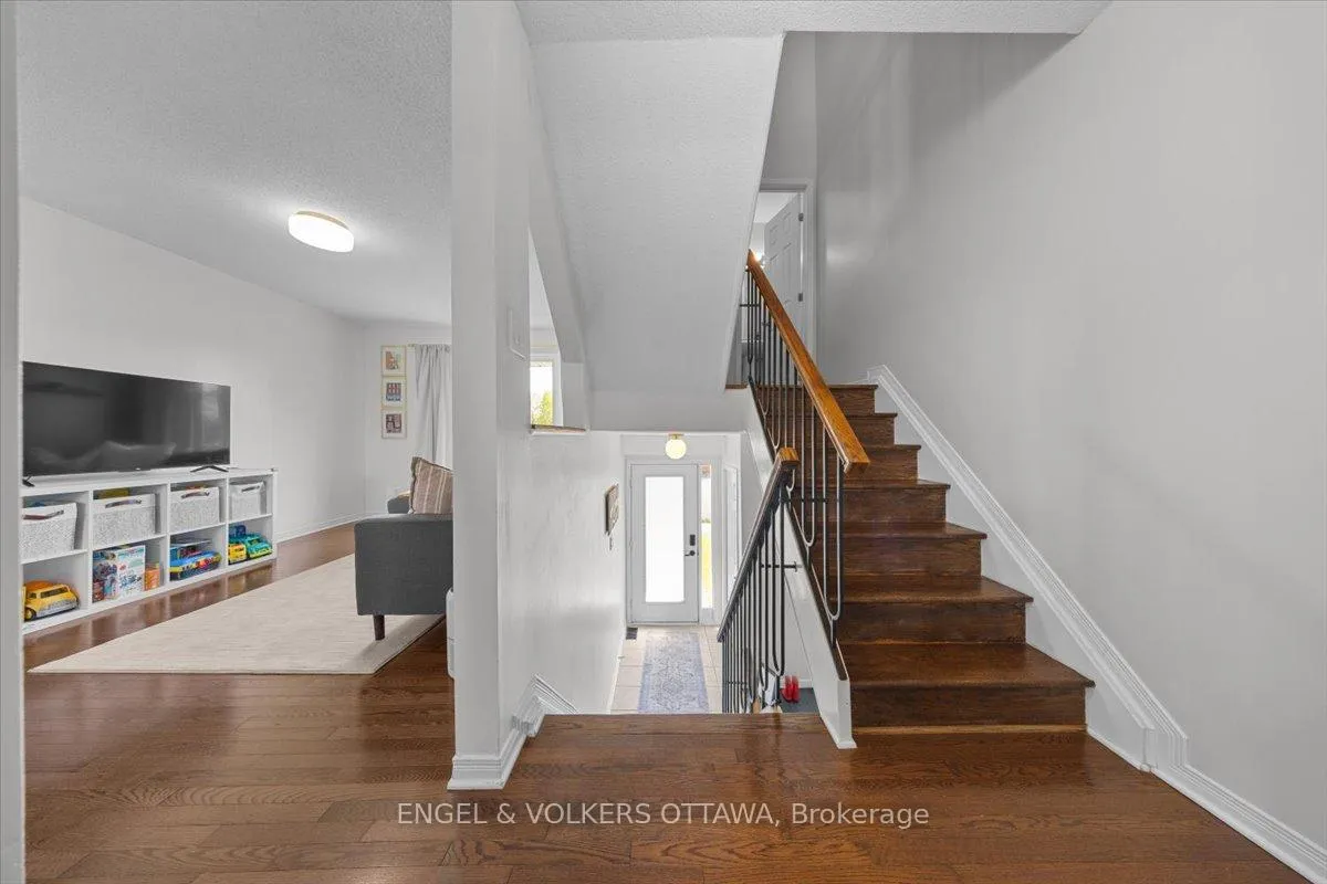 Photo 18 of 241 Monterey Drive, Ottawa, Leslie Park — HOMEH